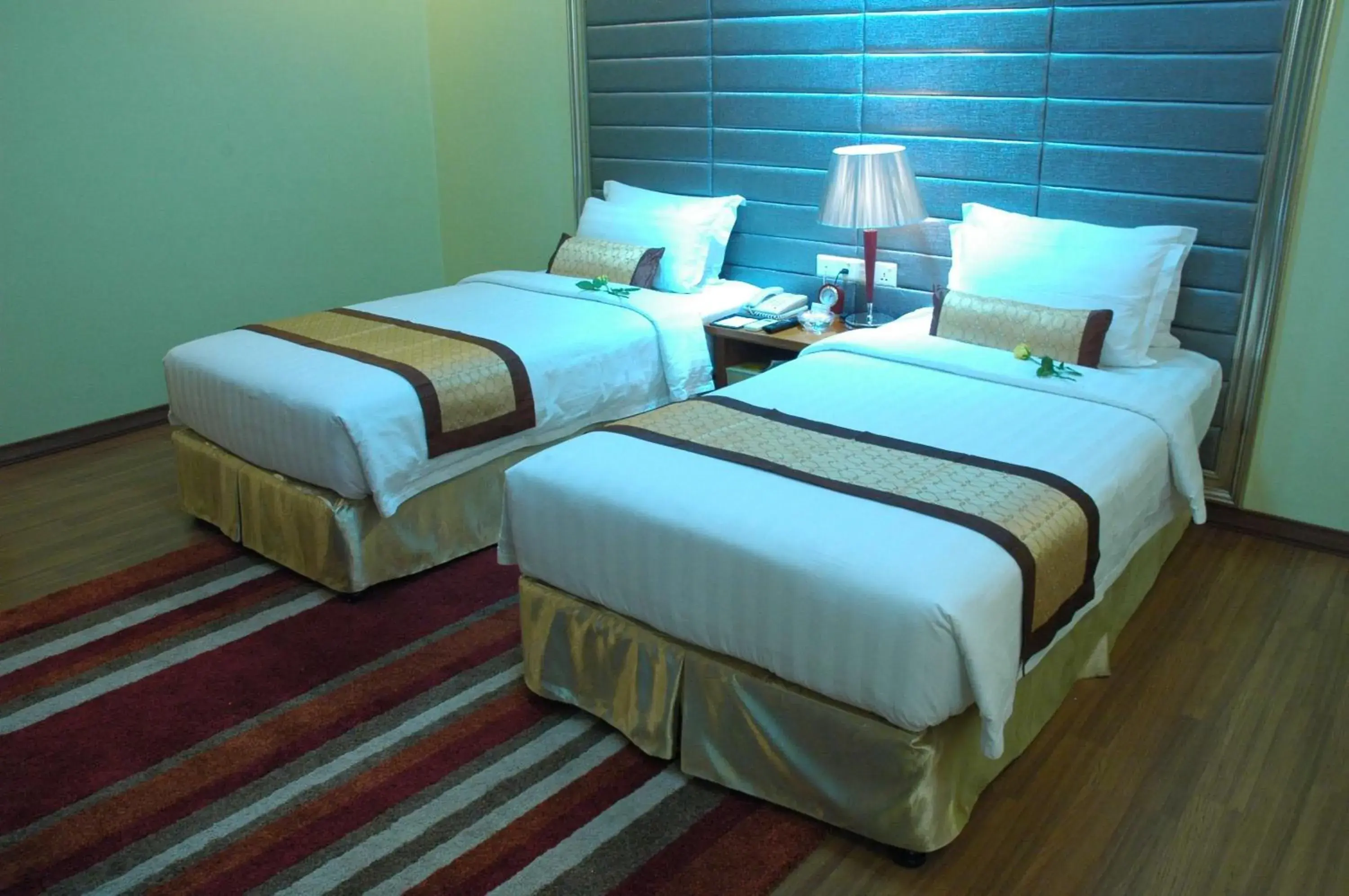 Photo of the whole room, Bed in Best Western Green Hill Hotel