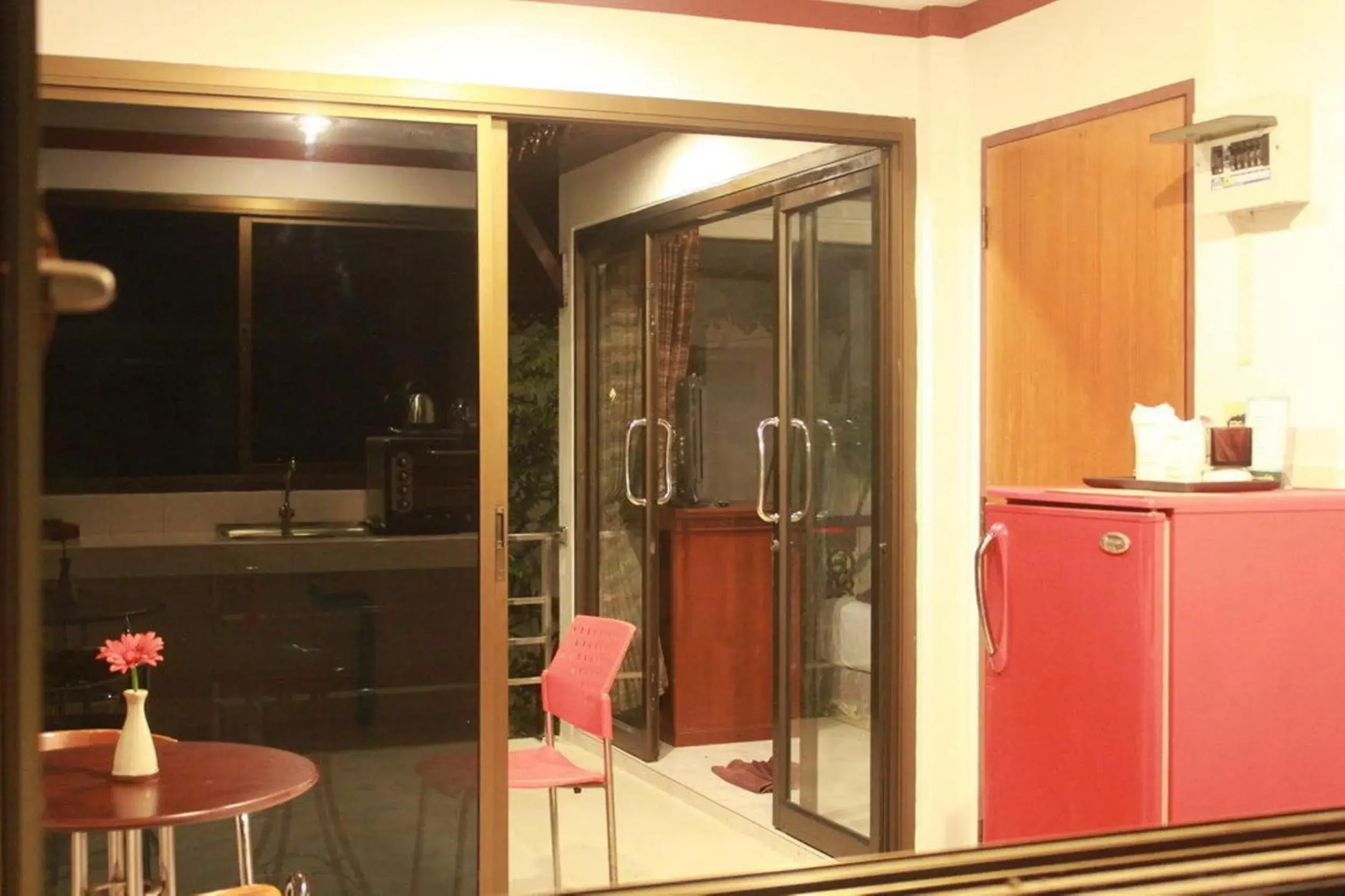 Kitchen or kitchenette, Bathroom in Chaweng Noi Resort