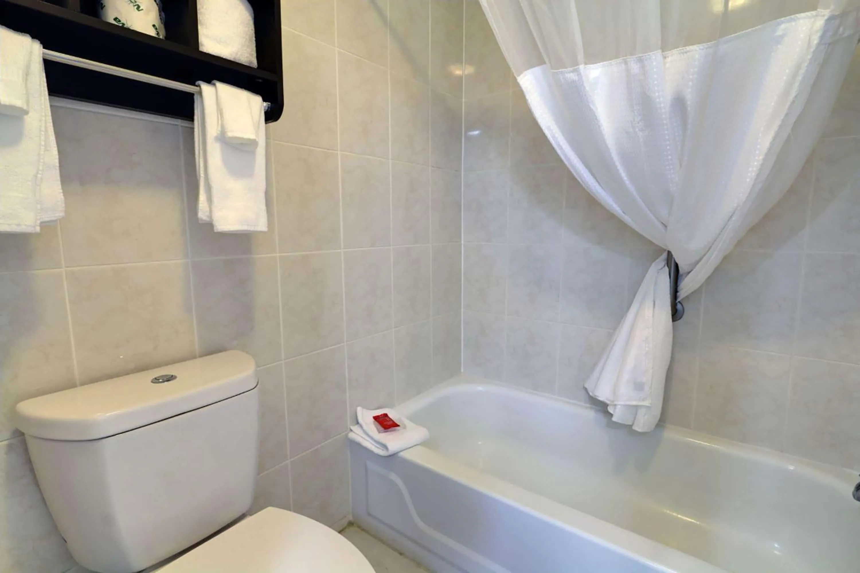 Bathroom in Travelodge by Wyndham Calhoun South I-75