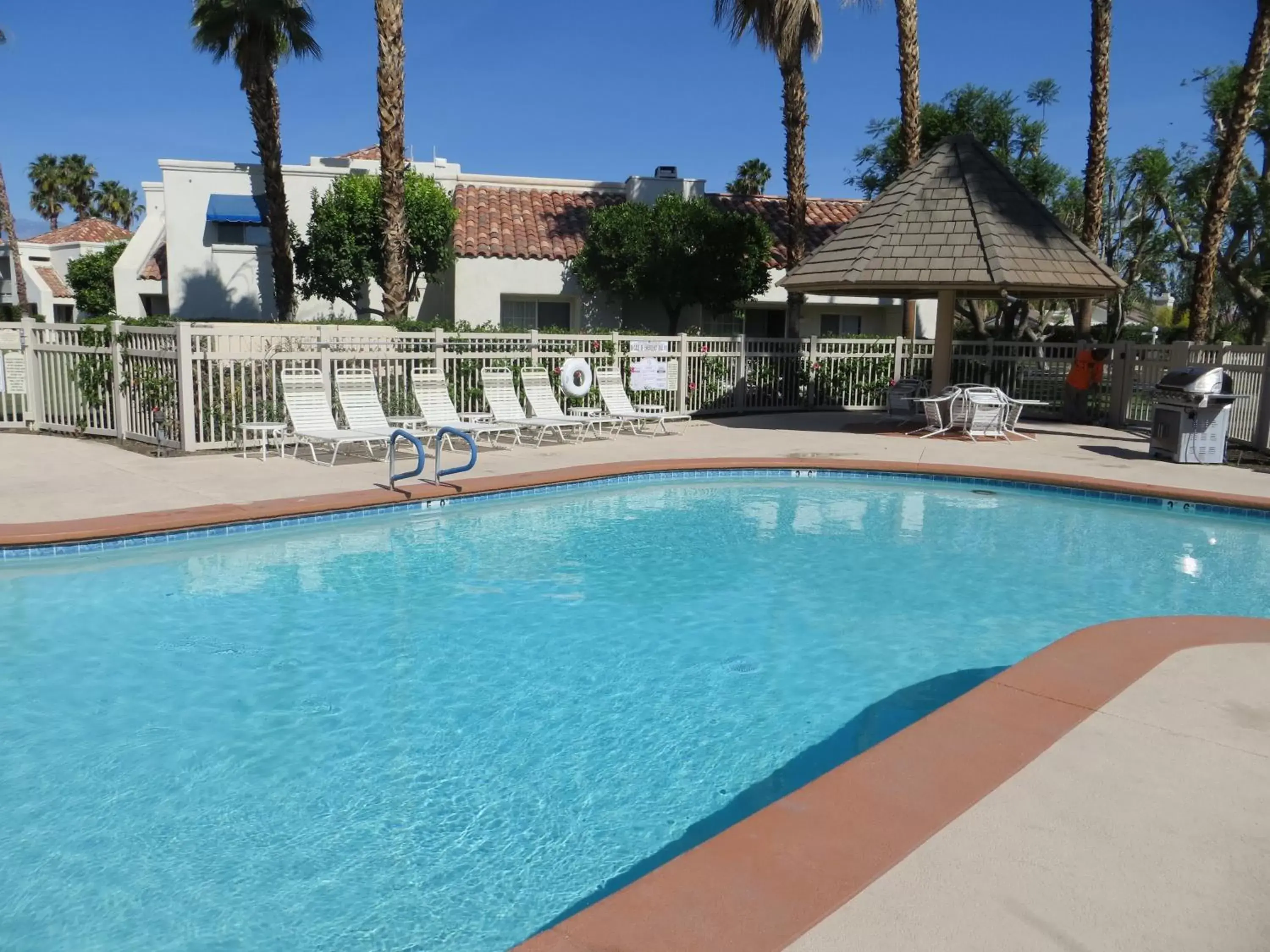 Swimming Pool in Desert Breezes Resort