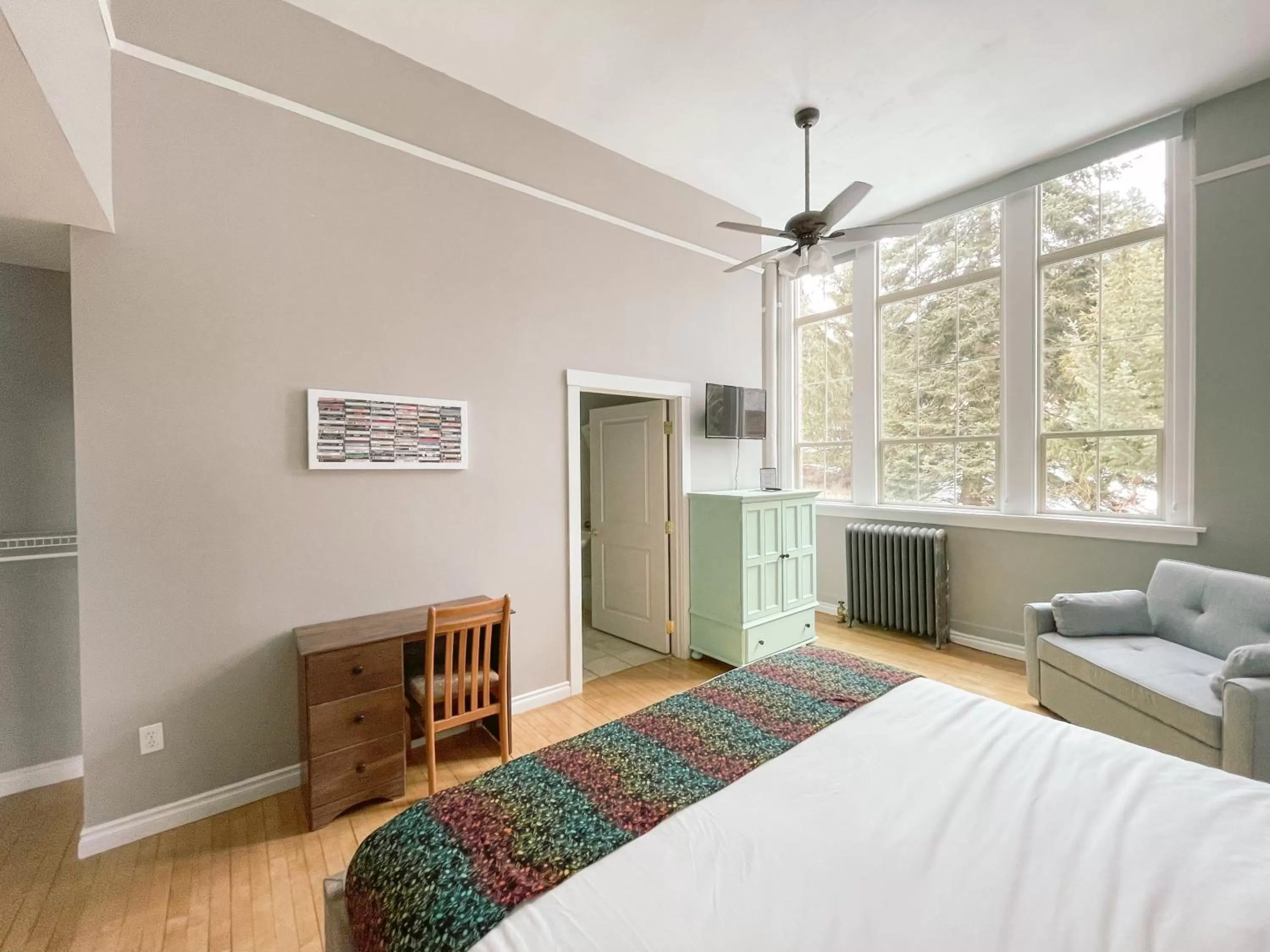 Bed in Northside School Bed & Breakfast