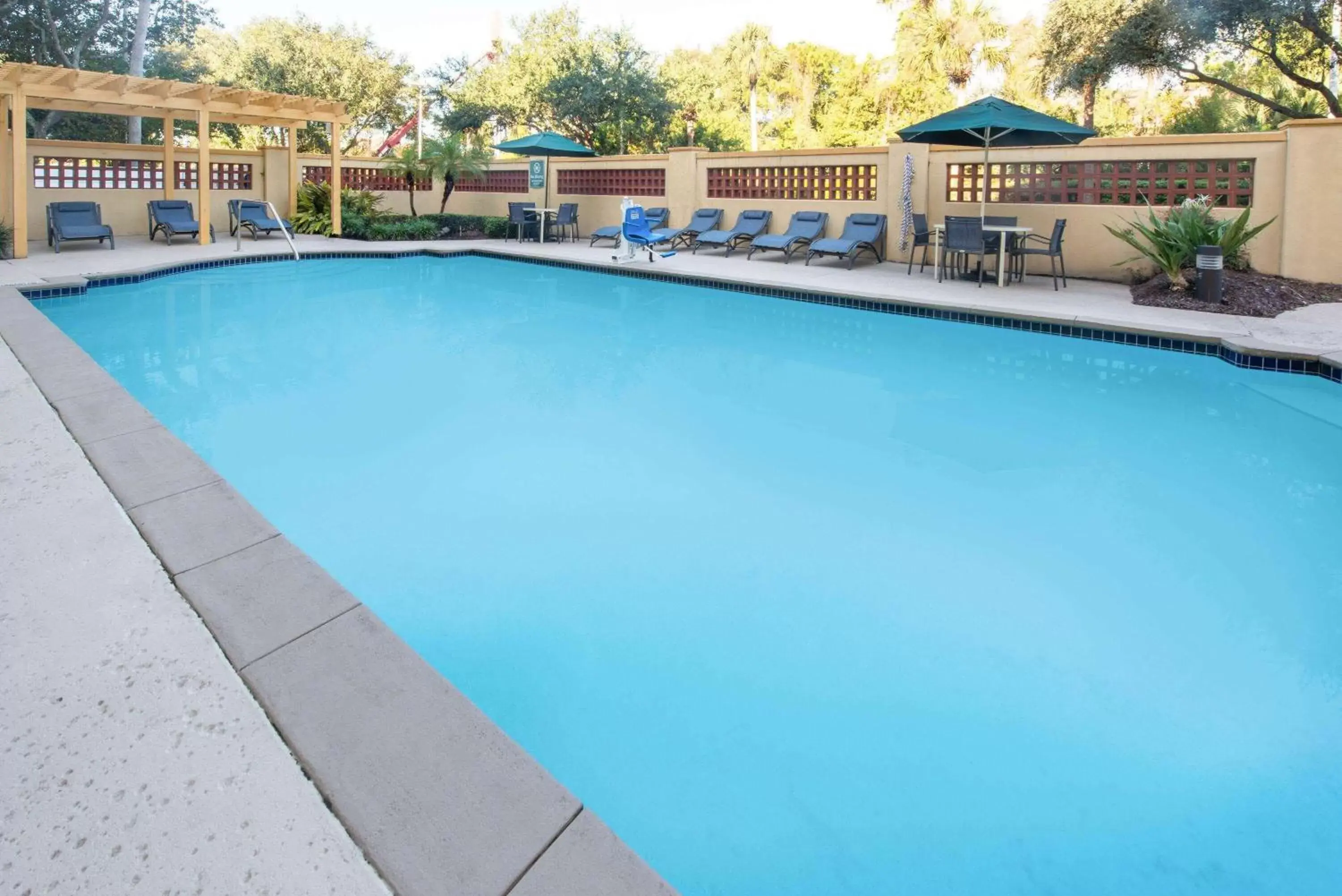 Pool view, Swimming Pool in La Quinta by Wyndham Tampa Brandon Regency Park