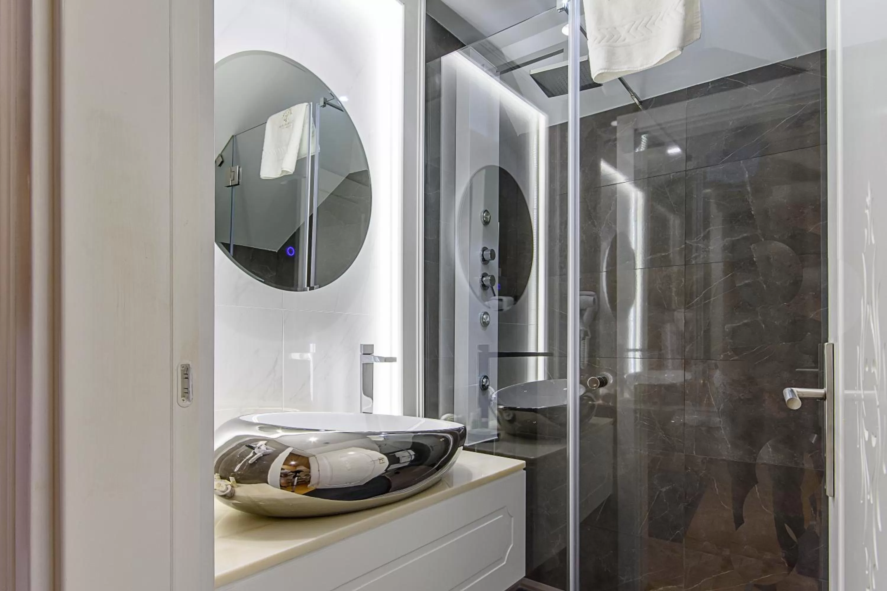 Bathroom in Villa Mariazinha Charming Hotel