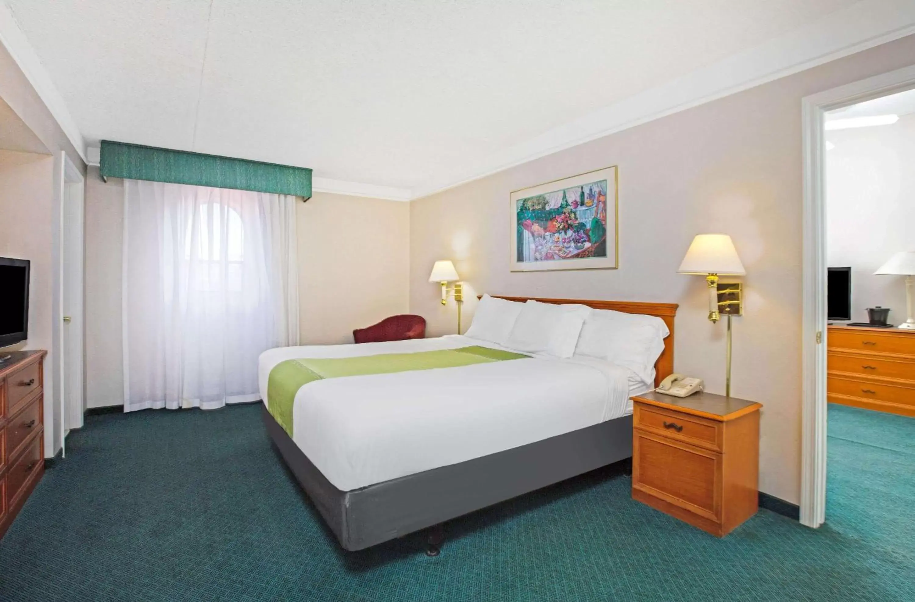 Photo of the whole room, Bed in La Quinta Inn by Wyndham Reno