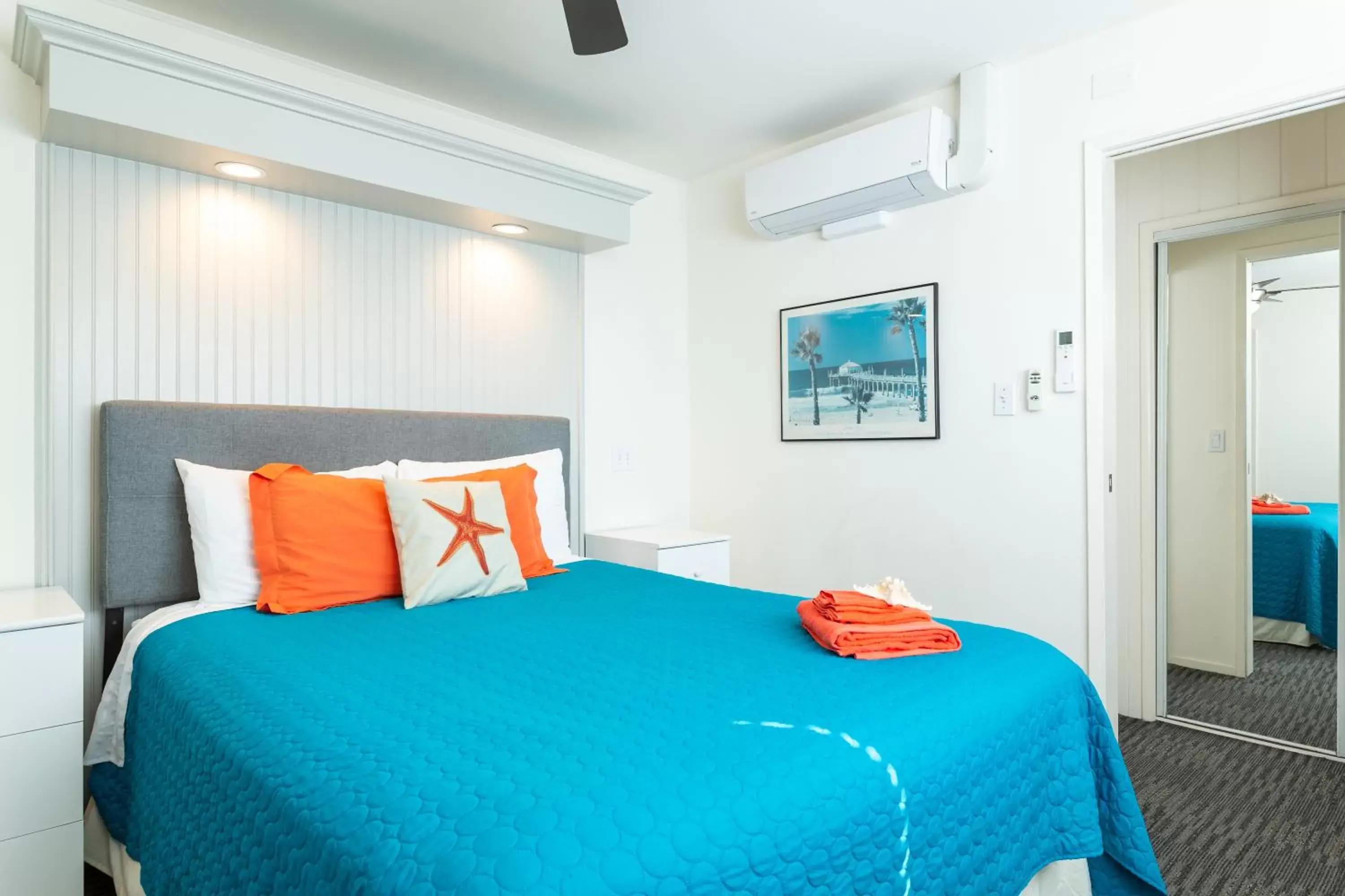 Photo of the whole room, Bed in The Sea View Inn At The Beach Photo of the whole room, Bed in The Sea View Inn At The Beach