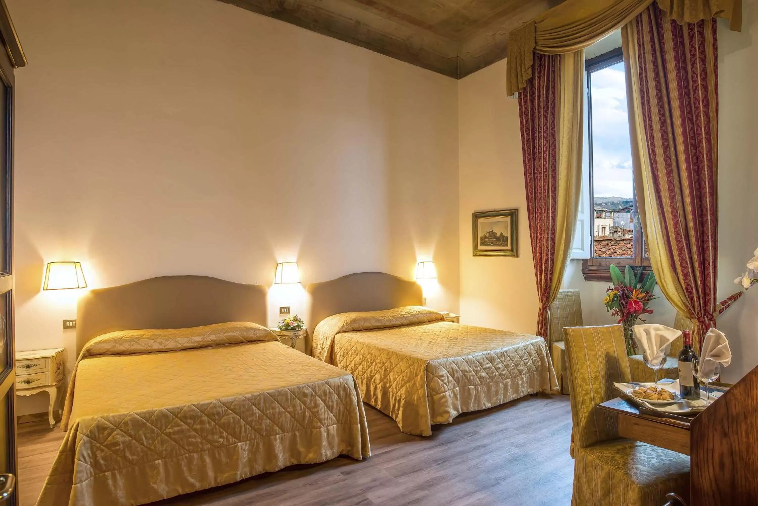 Bedroom, Bed in Hotel Paris