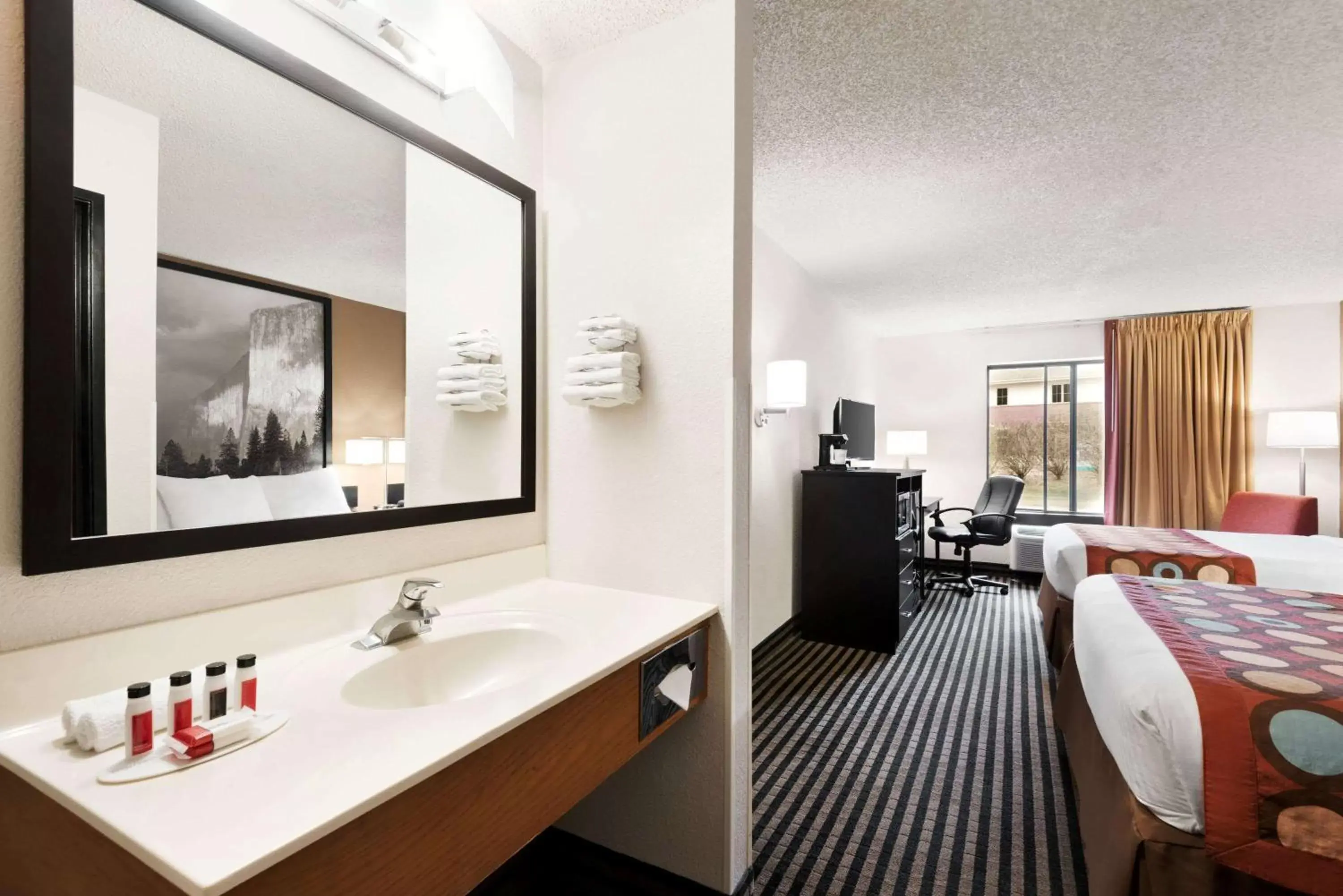 Photo of the whole room, Bathroom in Super 8 by Wyndham Wausau