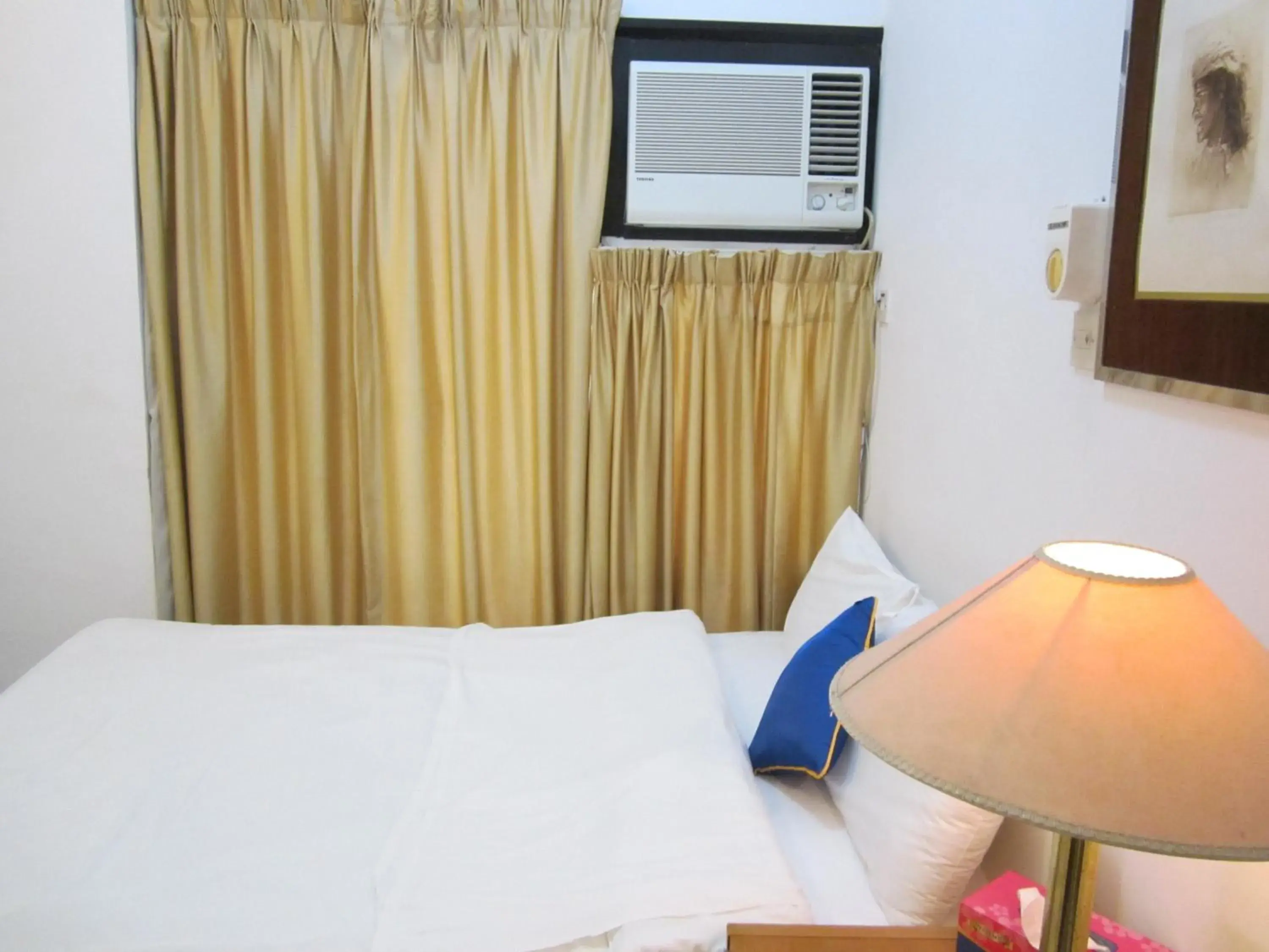 Bedroom, Bed in Qurum Beach Hotel