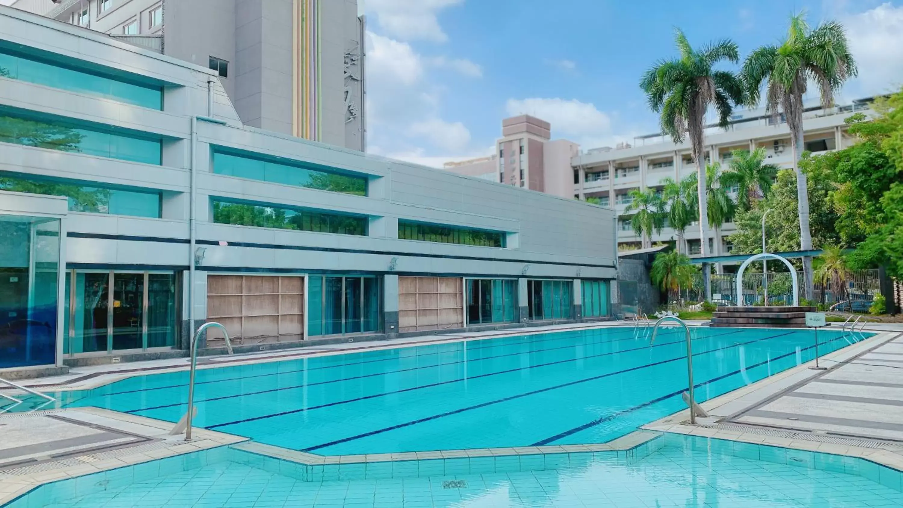 Swimming Pool in Guide Hotel Kaohsiung Liuhe