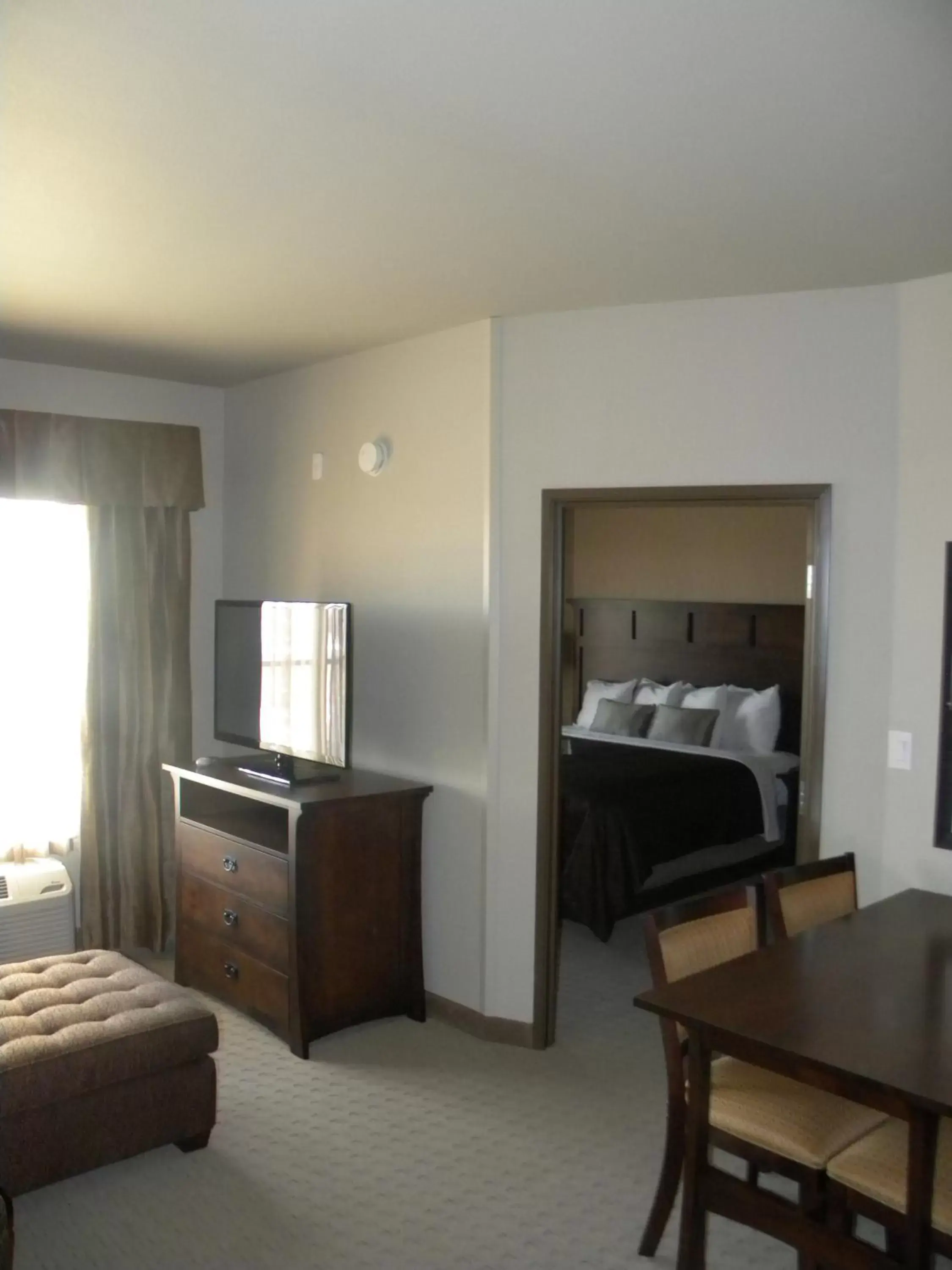 Bed, Seating Area in Teddy's Residential Suites Watford City