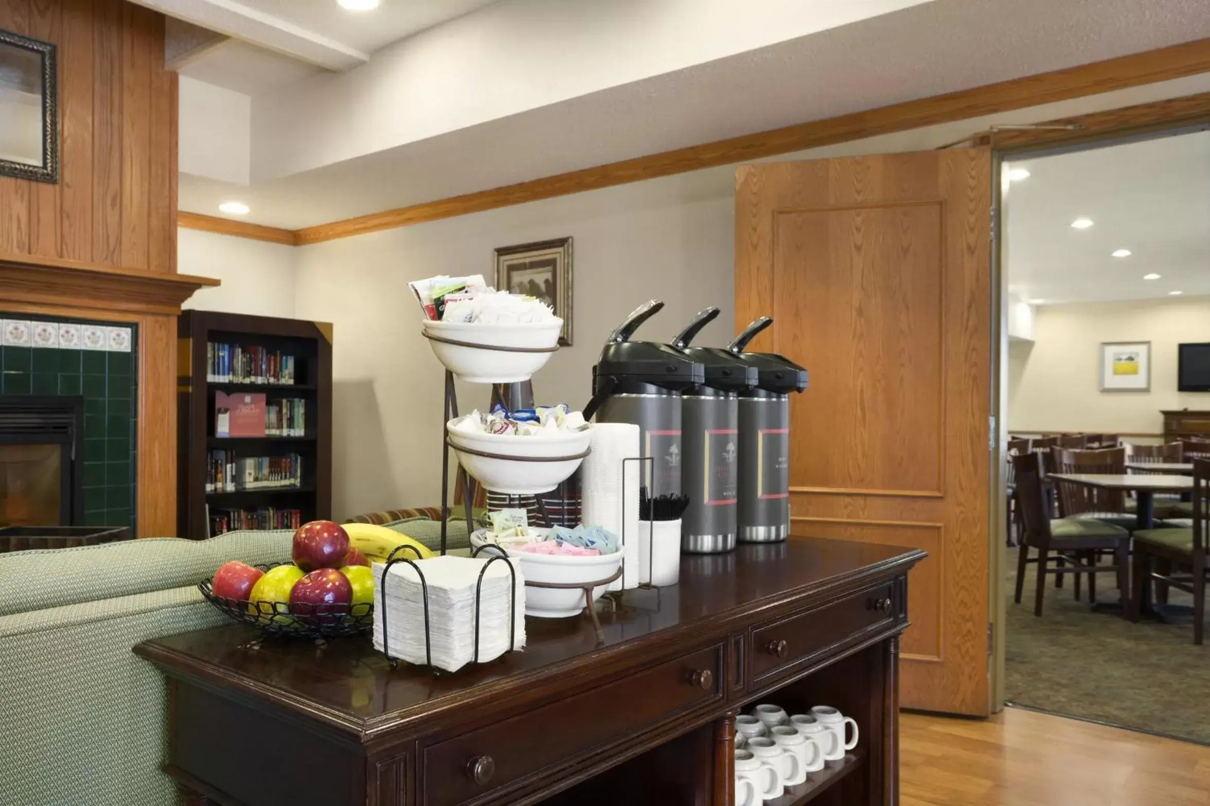 Coffee/tea facilities in Country Inn & Suites by Radisson, Columbus Airport, OH