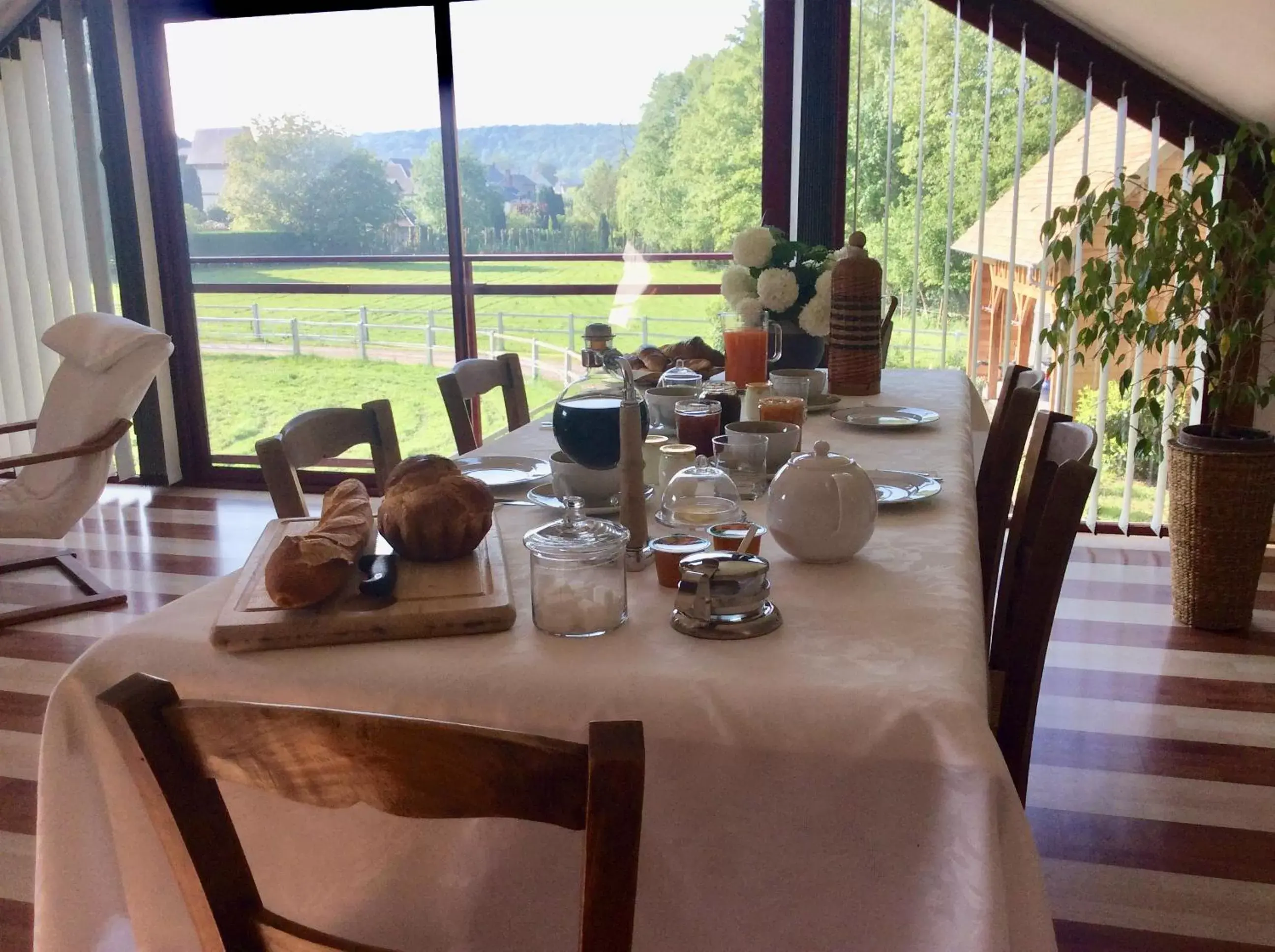 Breakfast, Restaurant/Places to Eat in Chambre d'hôtes de Charleval