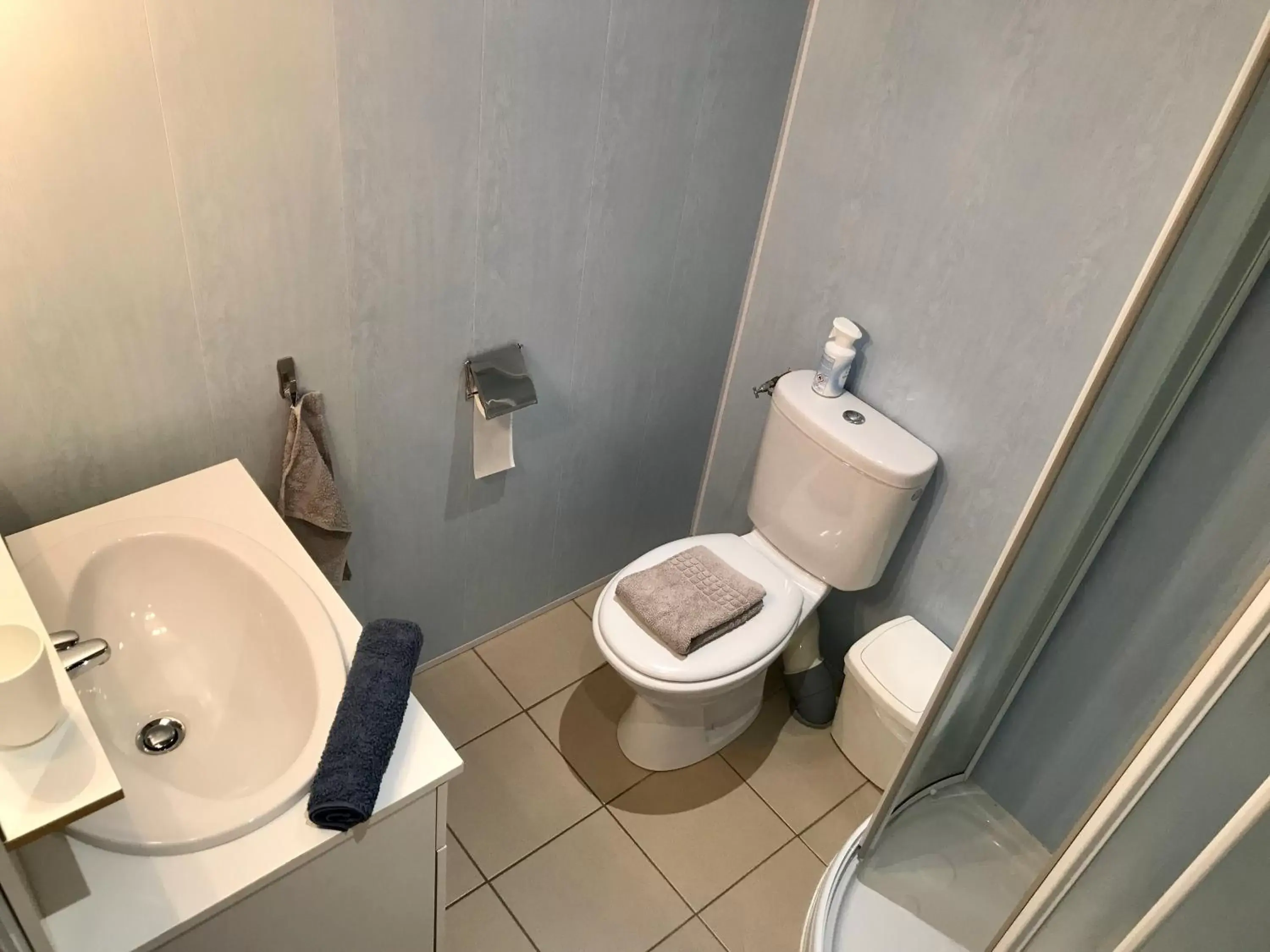 Bathroom in 8 Le Chiron de la Roche 85130 Chanverrie