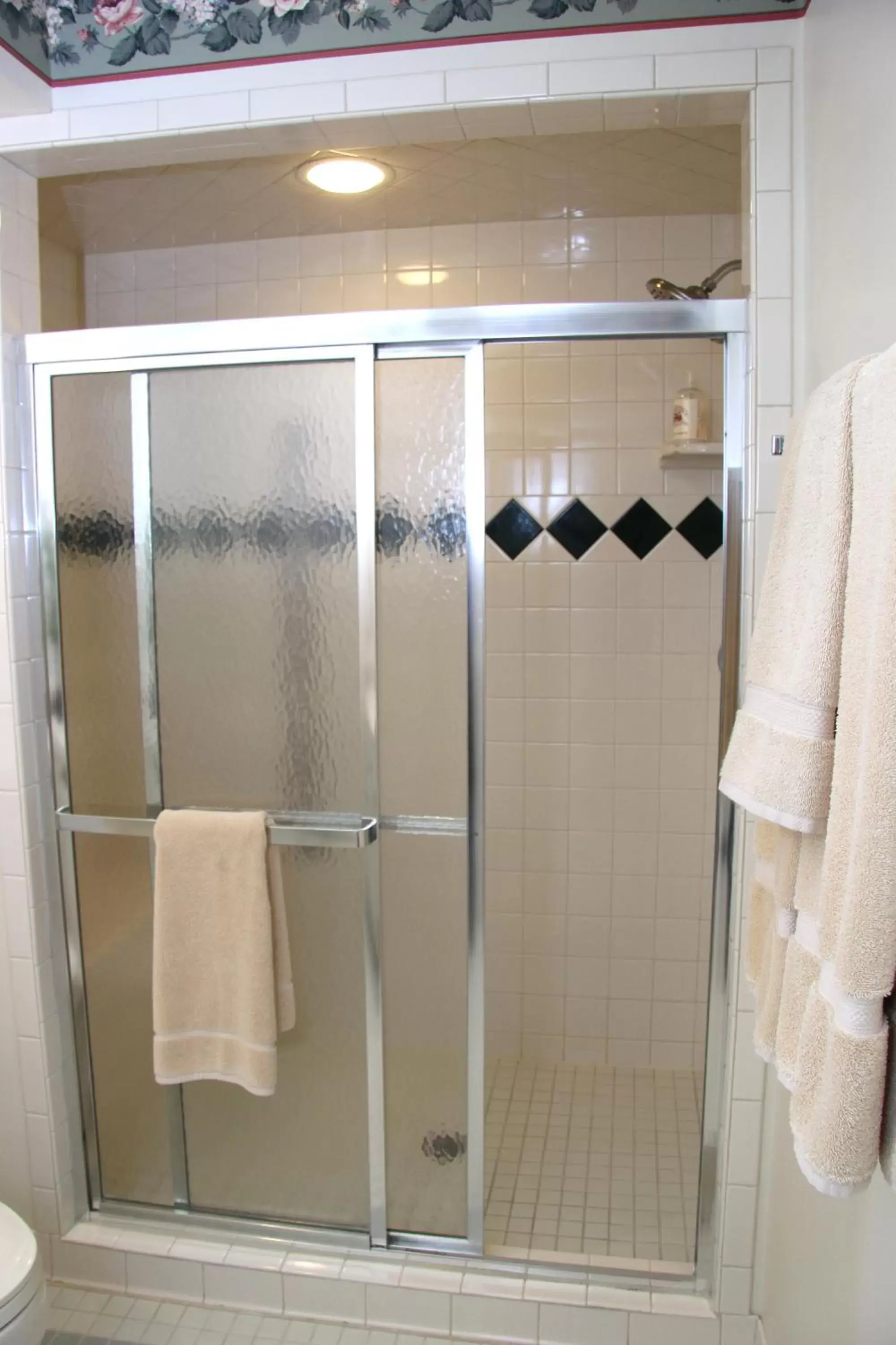 Bathroom in Eagle Harbor Inn