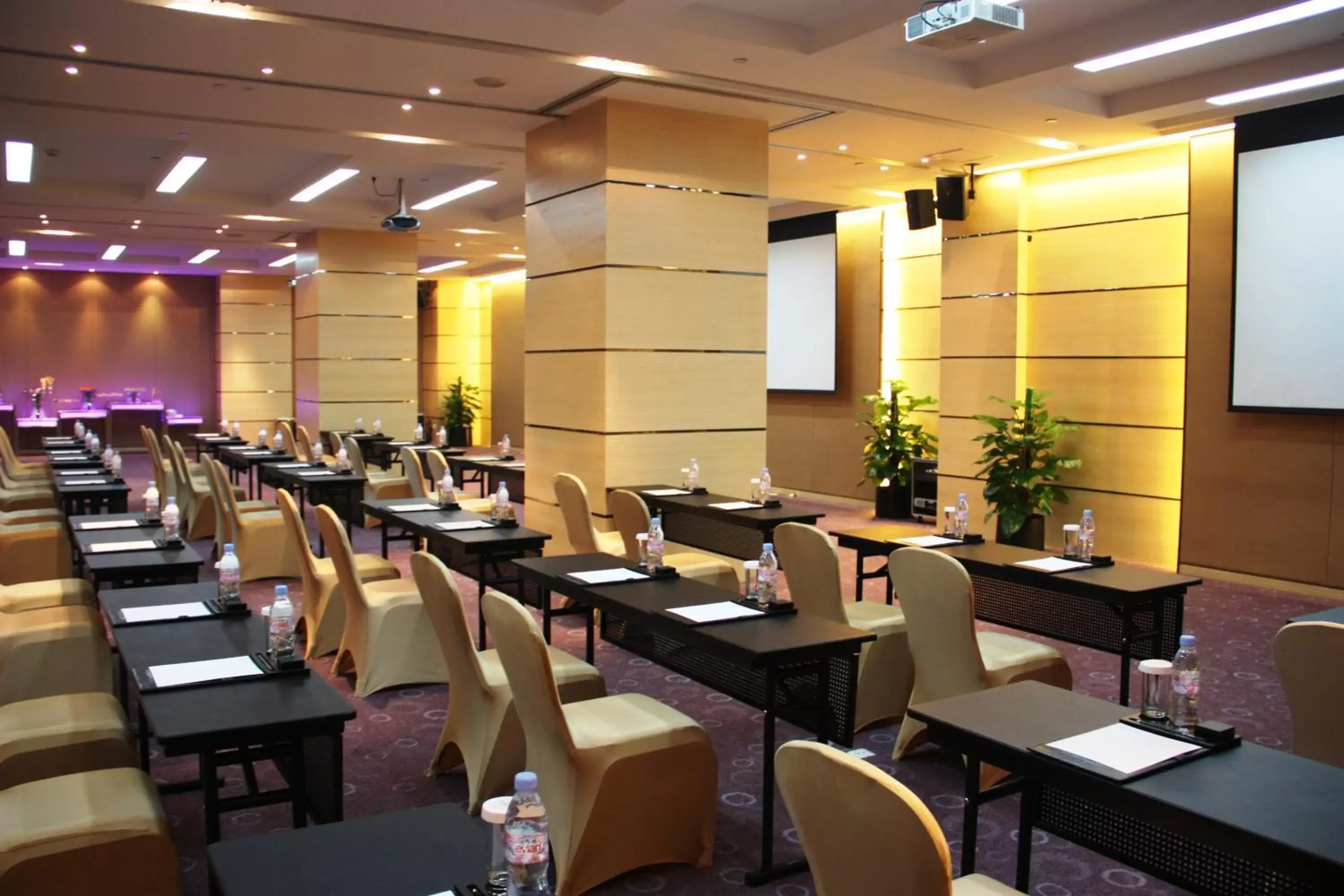 Business facilities, Restaurant/Places to Eat in Jianguo Hotel Guangzhou