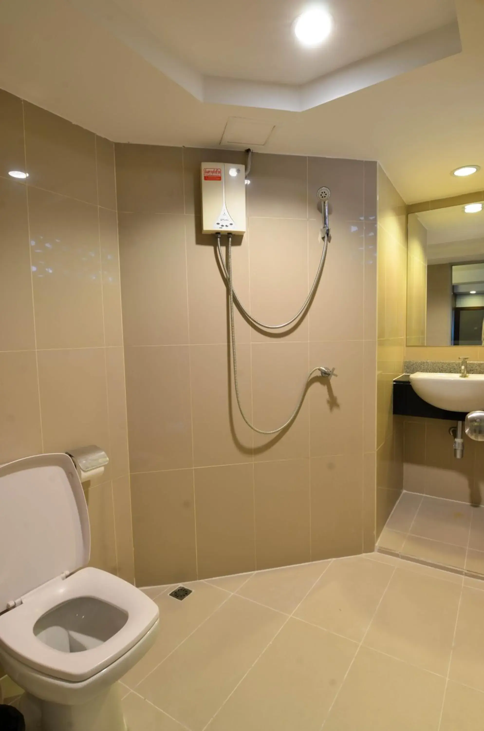Shower, Bathroom in Tara Garden Hotel