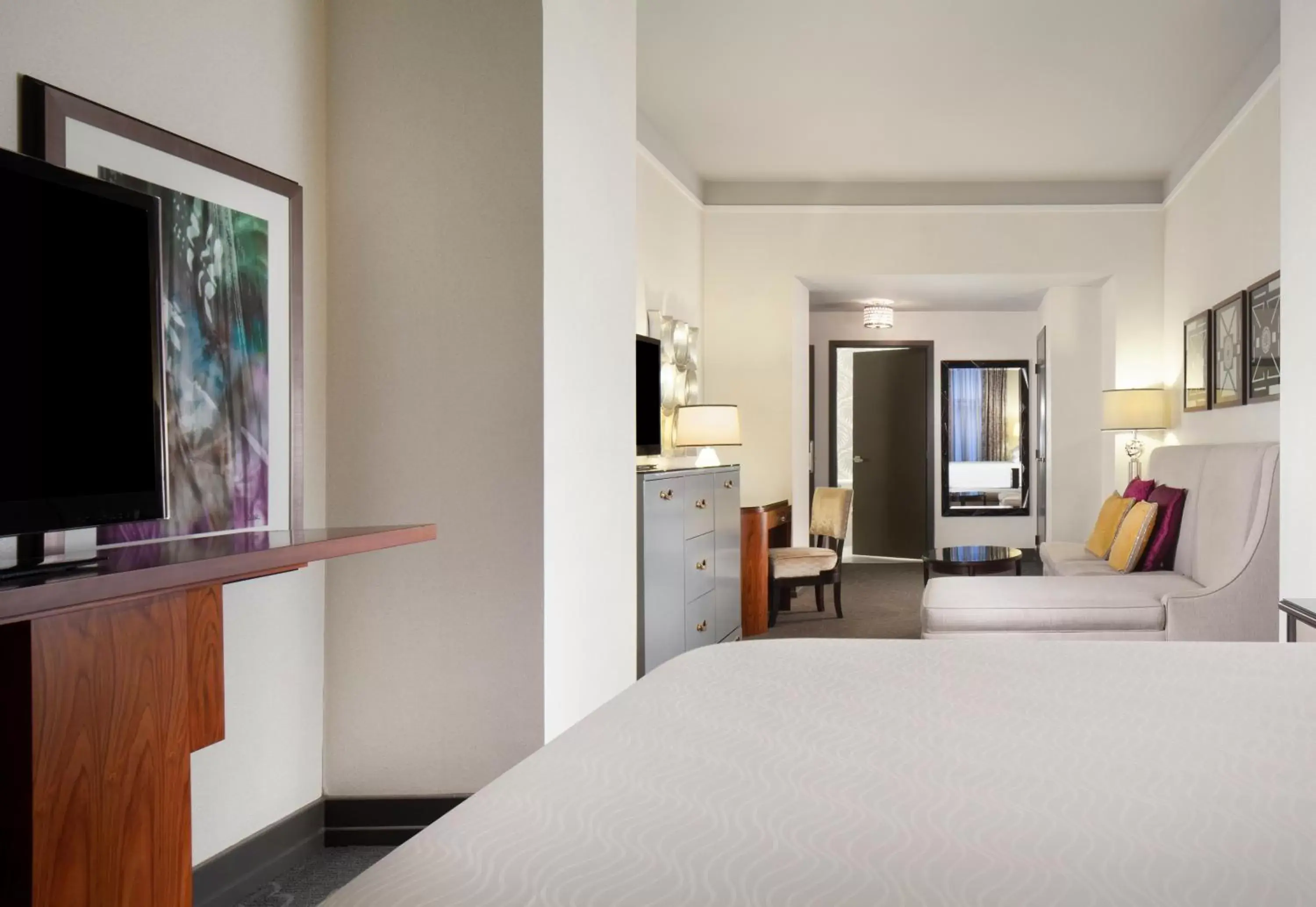 Photo of the whole room, Bed in Silversmith Hotel Chicago Downtown Photo of the whole room, Bed in Silversmith Hotel Chicago Downtown