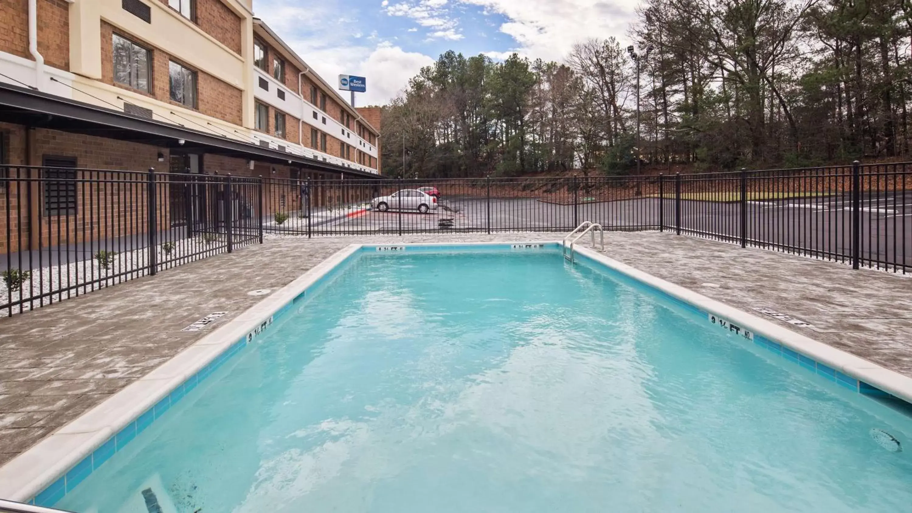 On site, Swimming Pool in Best Western Atlanta-Marietta Ballpark Hotel