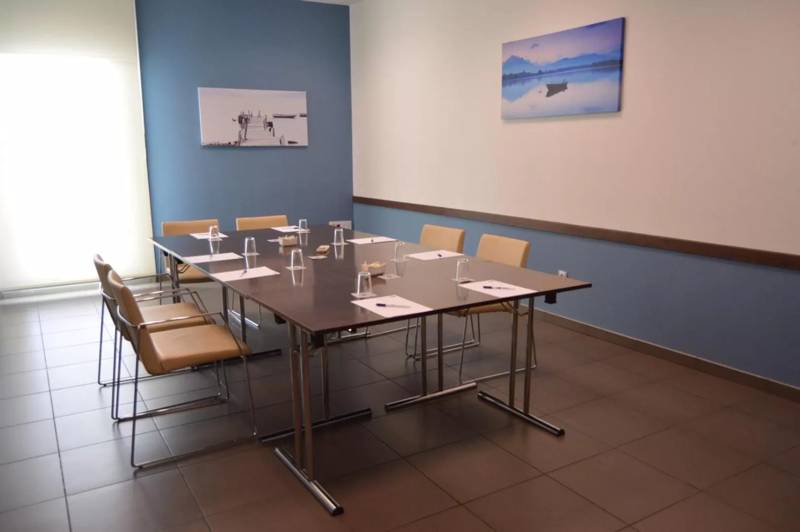 Meeting/conference room in Holiday Inn Express Vitoria by IHG