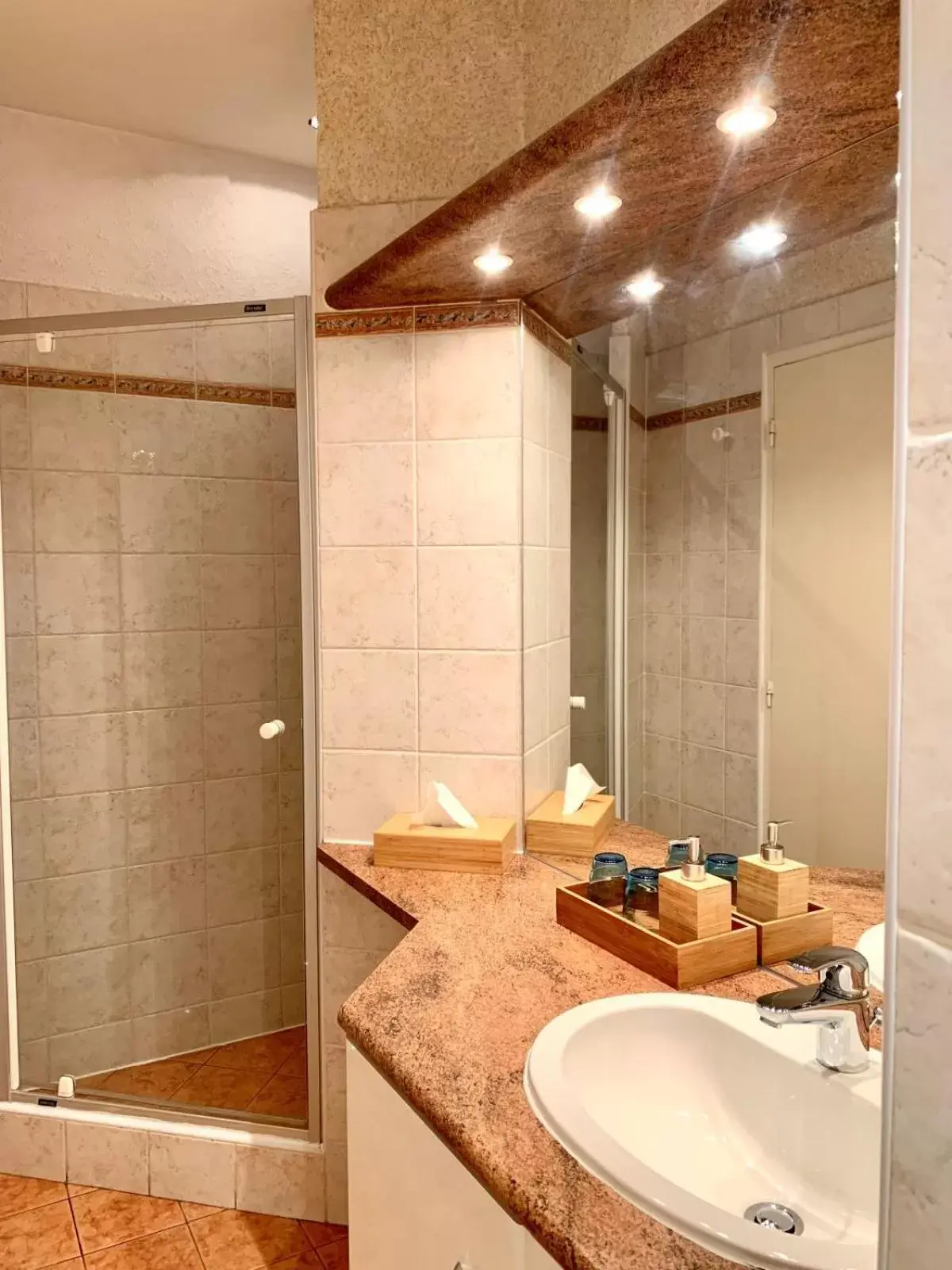 Shower, Bathroom in Le Barry du Grand Chemin