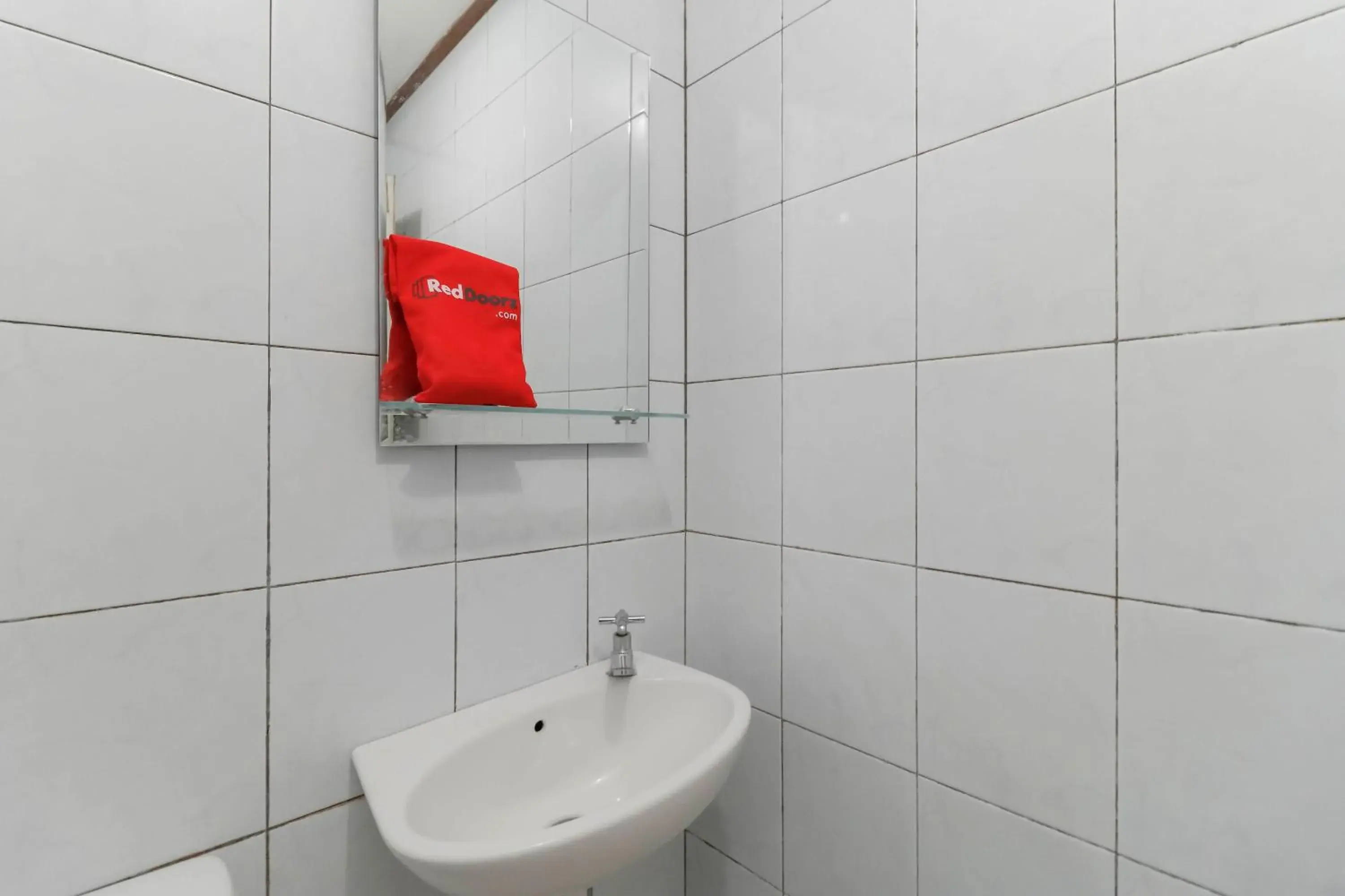 Bathroom in RedDoorz Plus @ Karet Pedurenan 3
