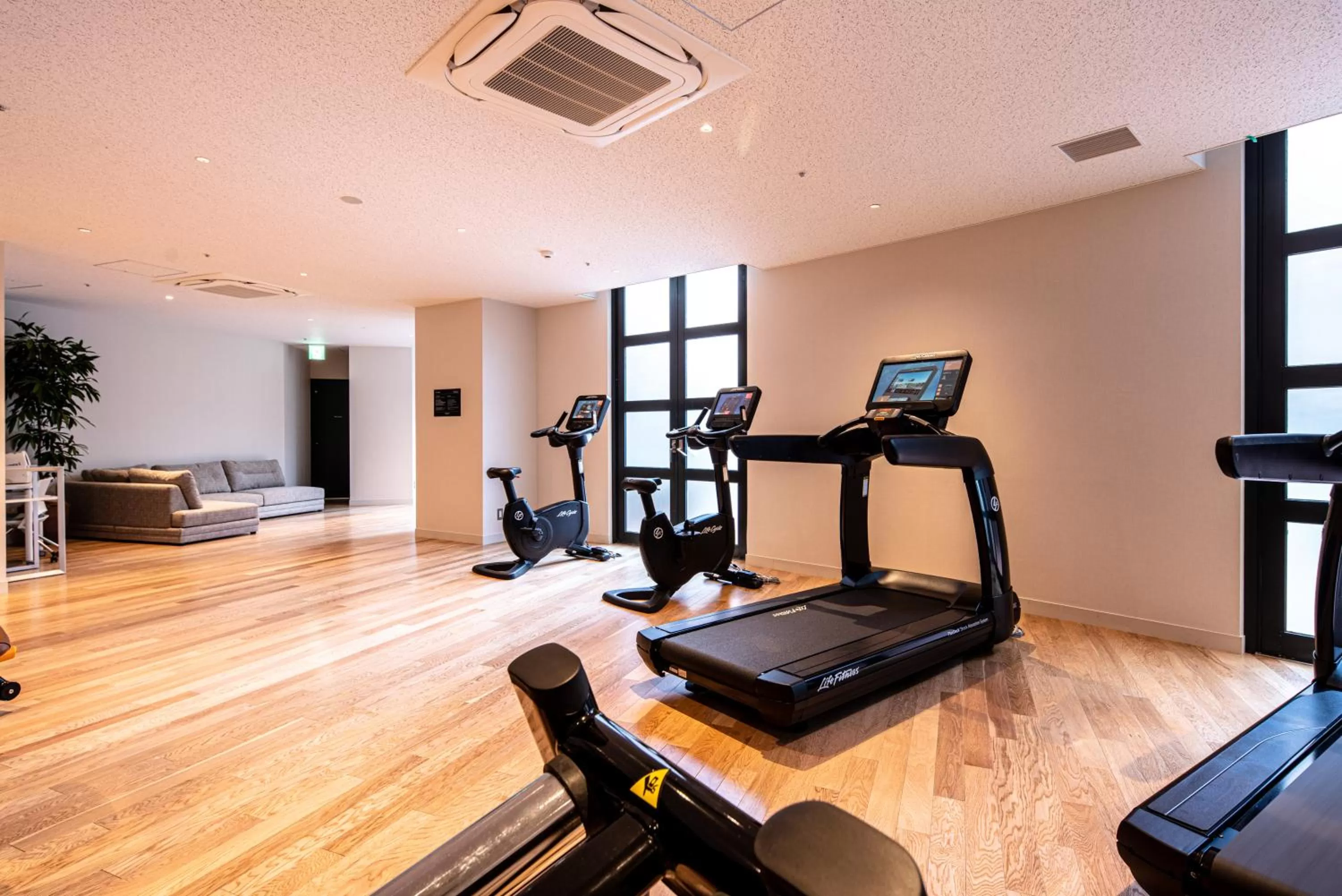 Fitness centre/facilities in THE BASICS FUKUOKA