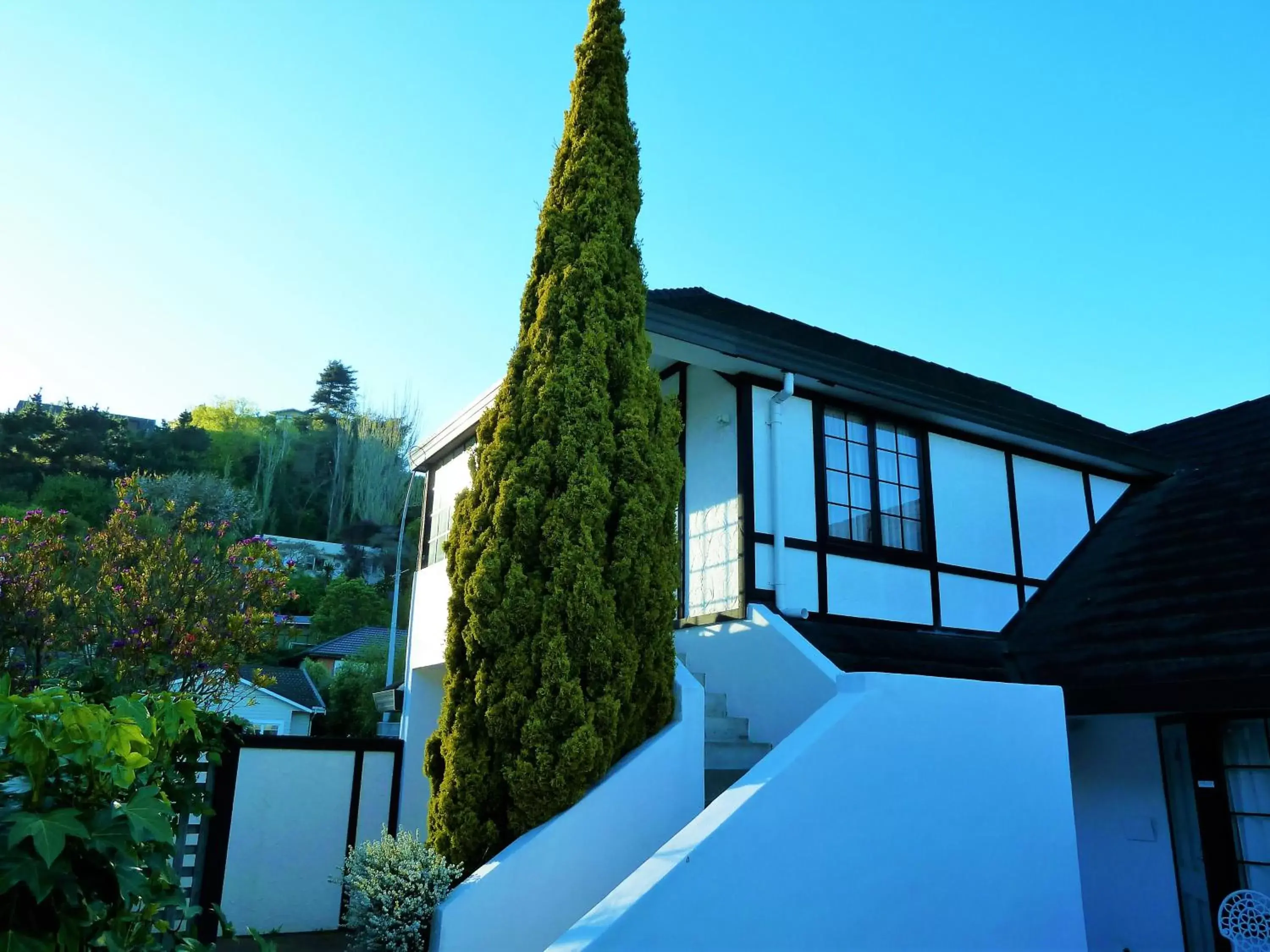 Property building, Balcony/Terrace in Tudor Lodge Motel