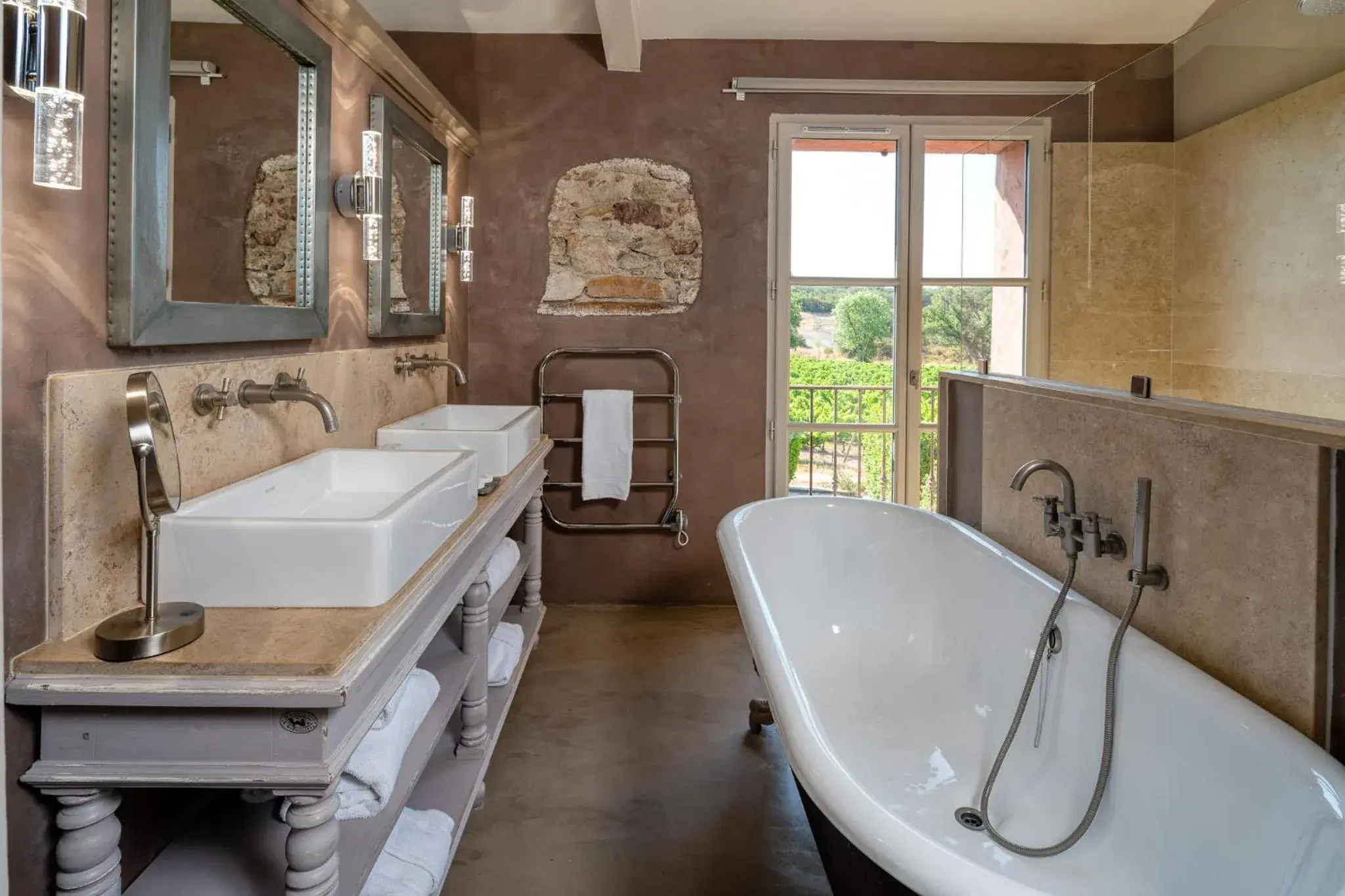 Property building, Bathroom in La Bastide Du Clos des Roses - Les Collectionneurs