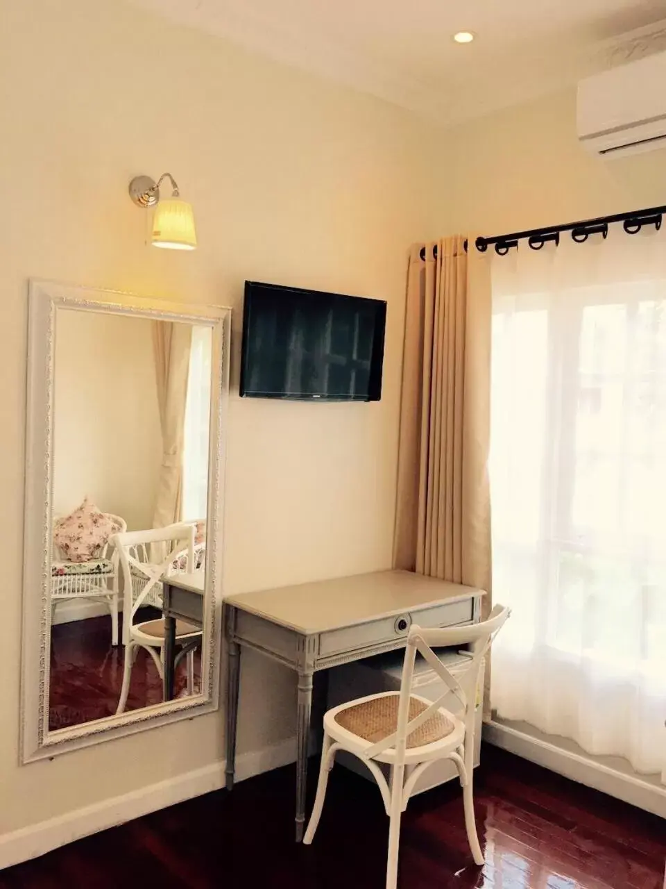 TV and multimedia, TV/Entertainment Center in Nai Suan Bed and Breakfast