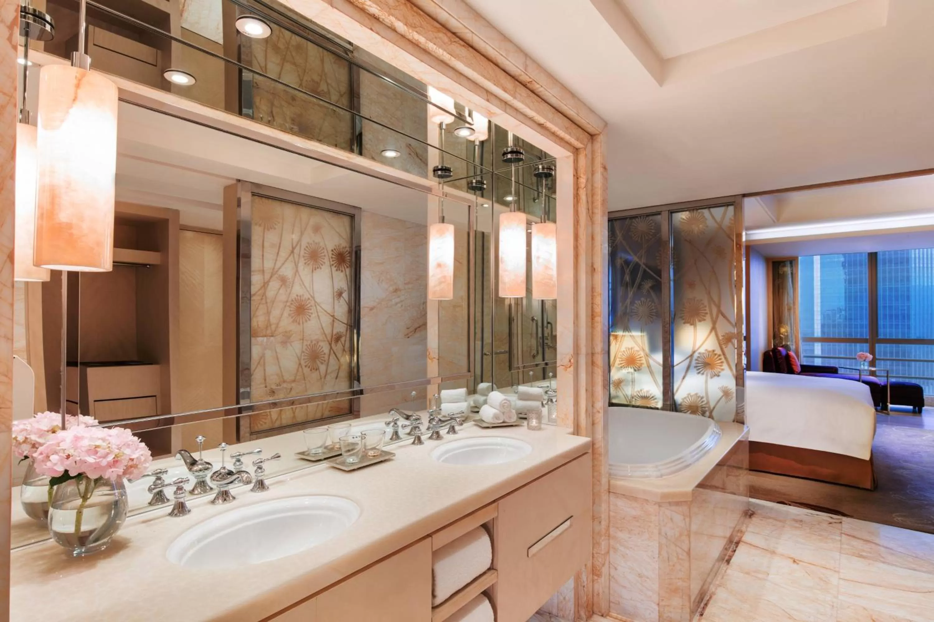 Bathroom, Bed in Guangzhou Marriott Hotel Tianhe