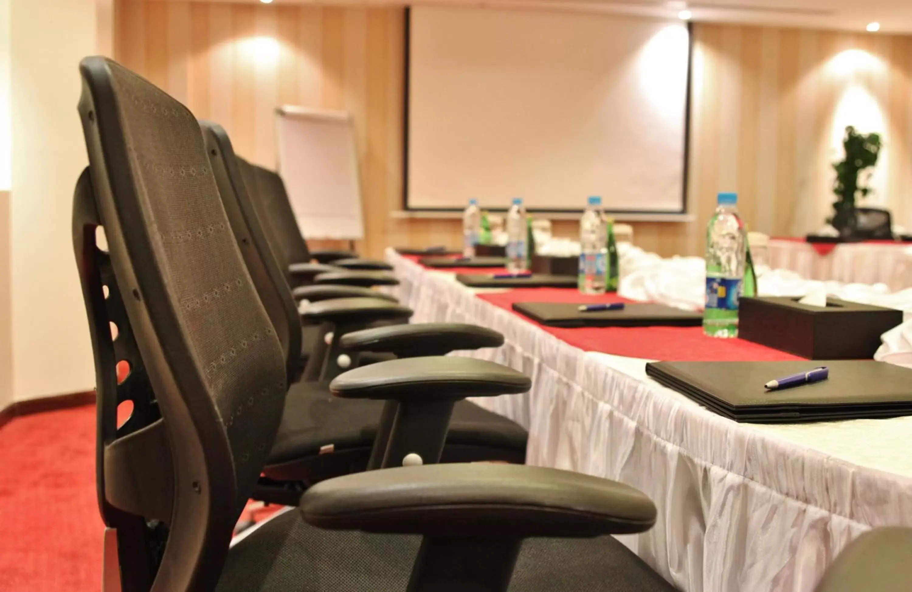 Business facilities in Carawan Al Fahad Hotel