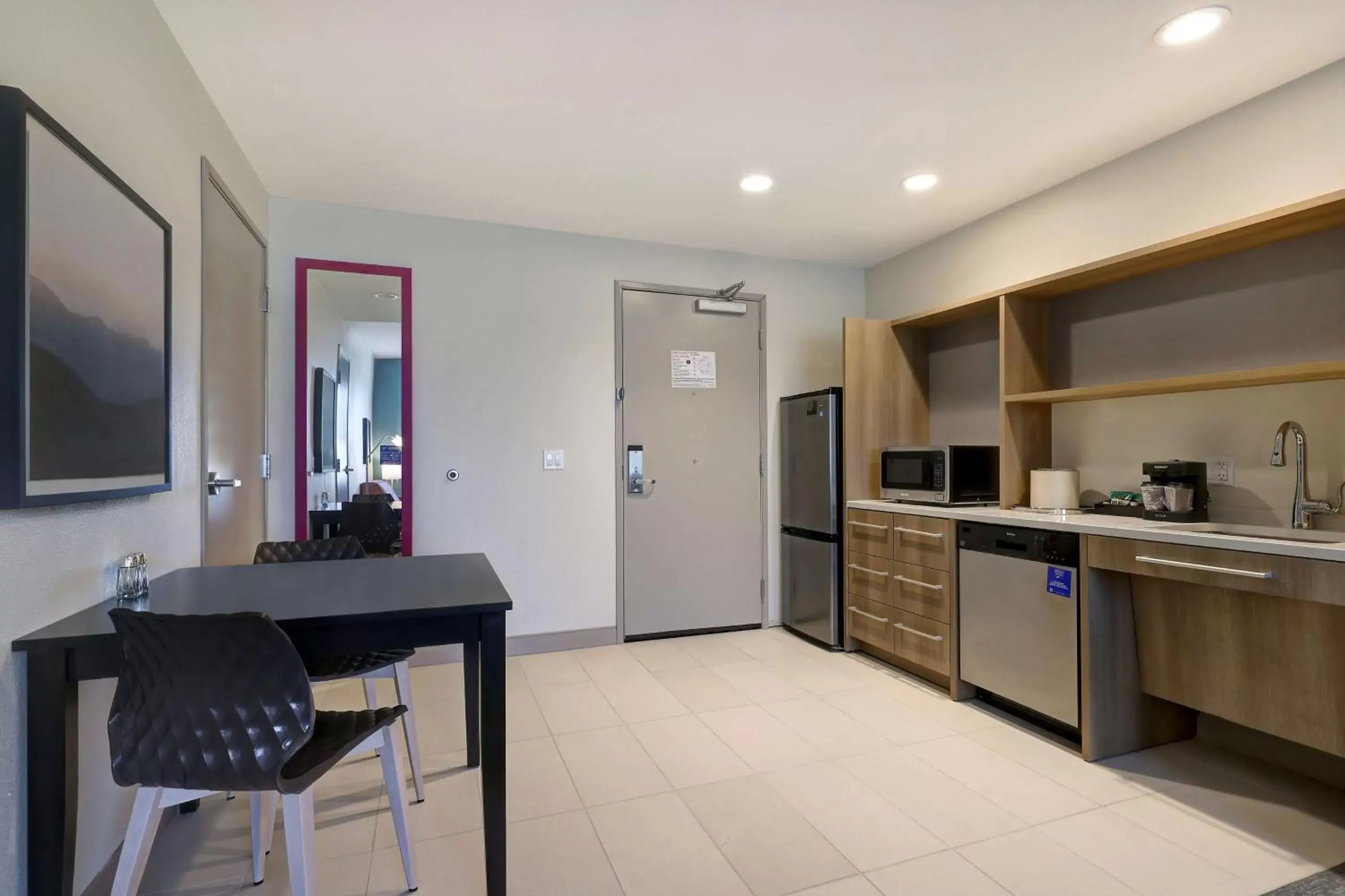 Kitchen or kitchenette, Kitchen/Kitchenette in Home2 Suites By Hilton Turlock, Ca