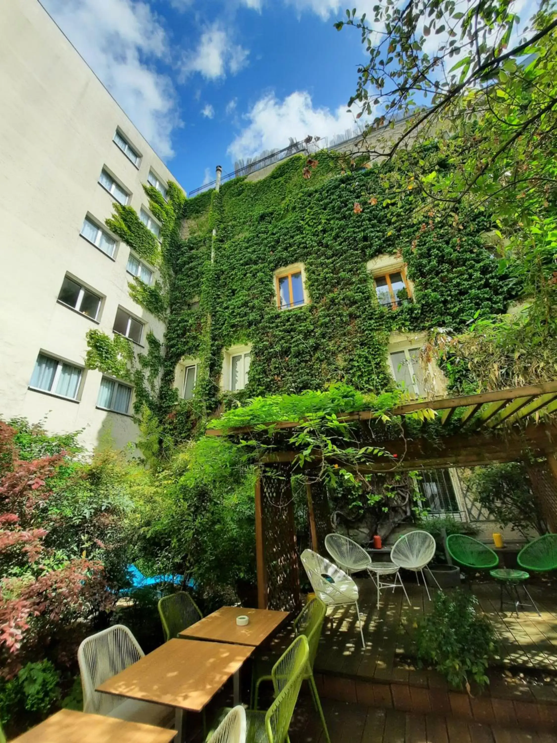 Garden view in Hotel Paris Louis Blanc