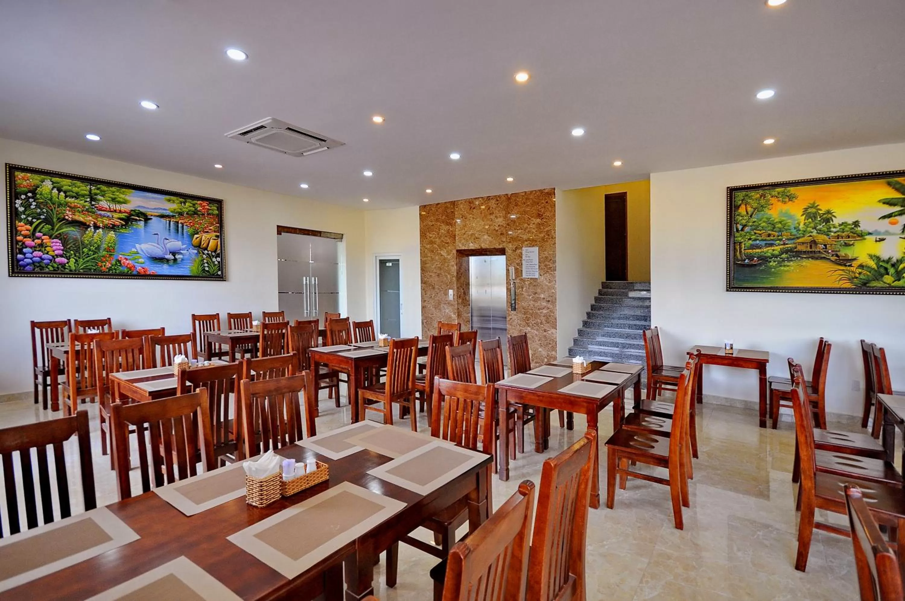 Restaurant/places to eat in Rigel Hotel