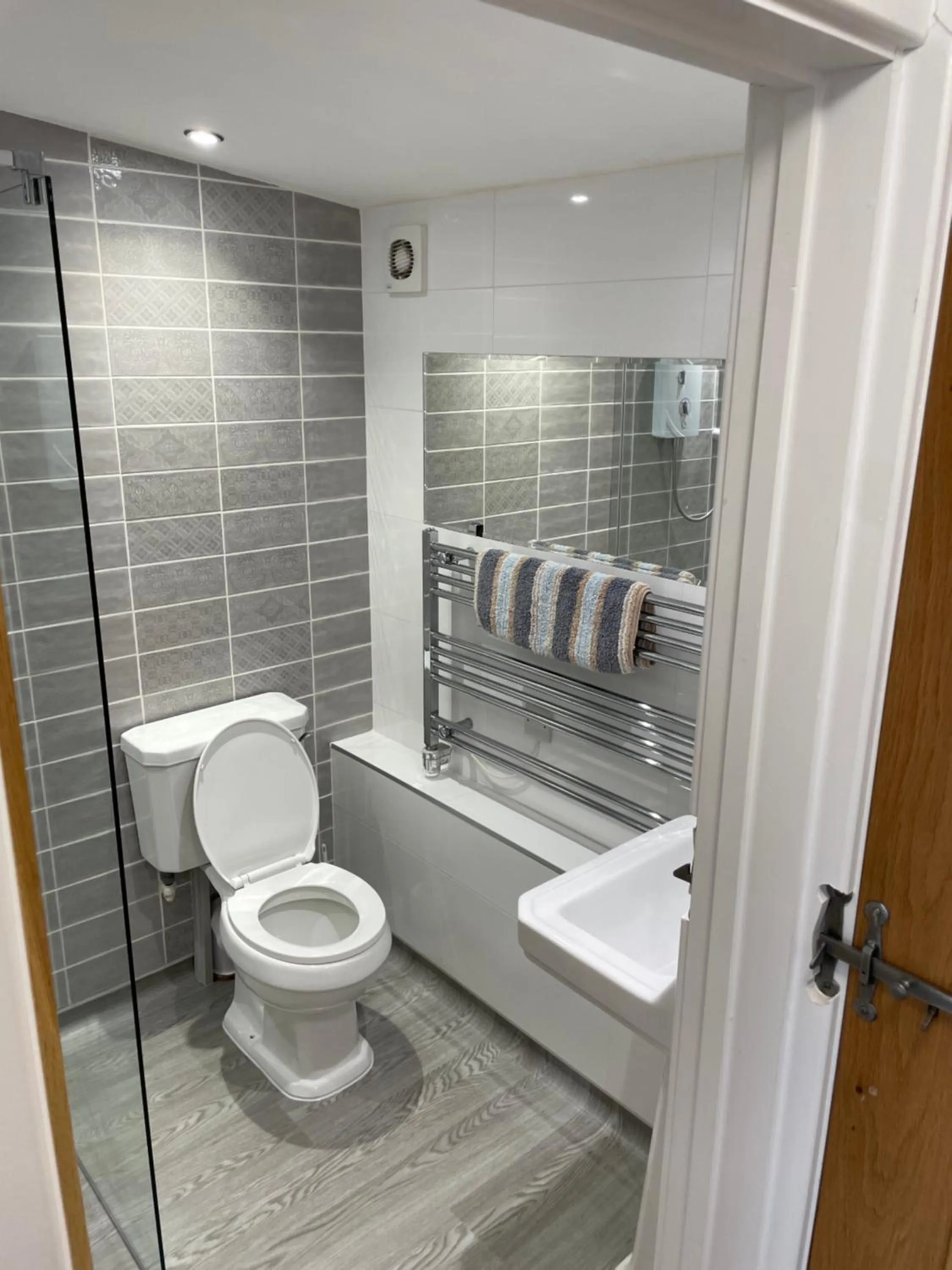 Bathroom in Pine Tree Lodge, Bridgnorth