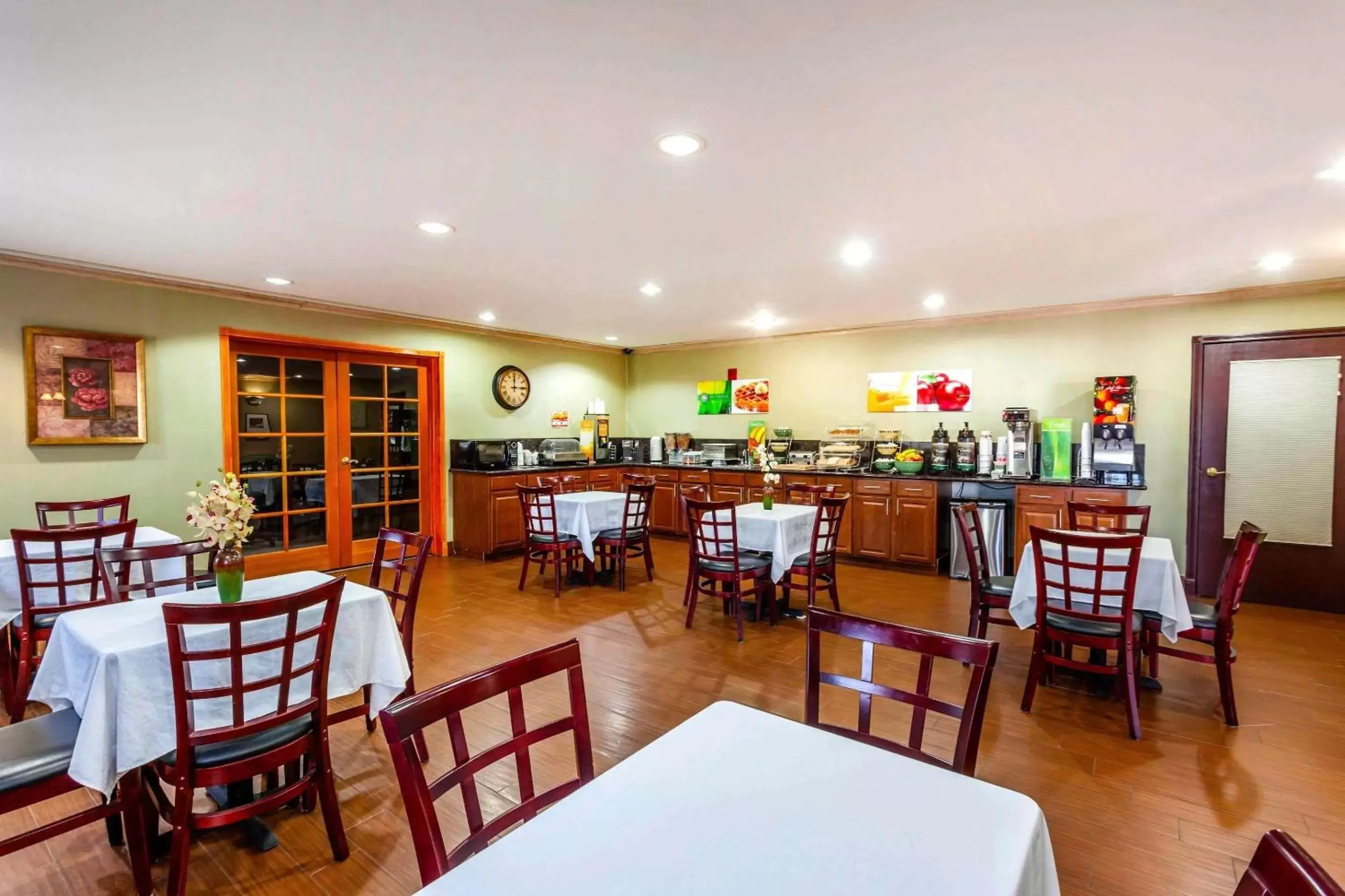 Restaurant/Places to Eat in Quality Inn Arlington Restaurant/Places to Eat in Quality Inn Arlington