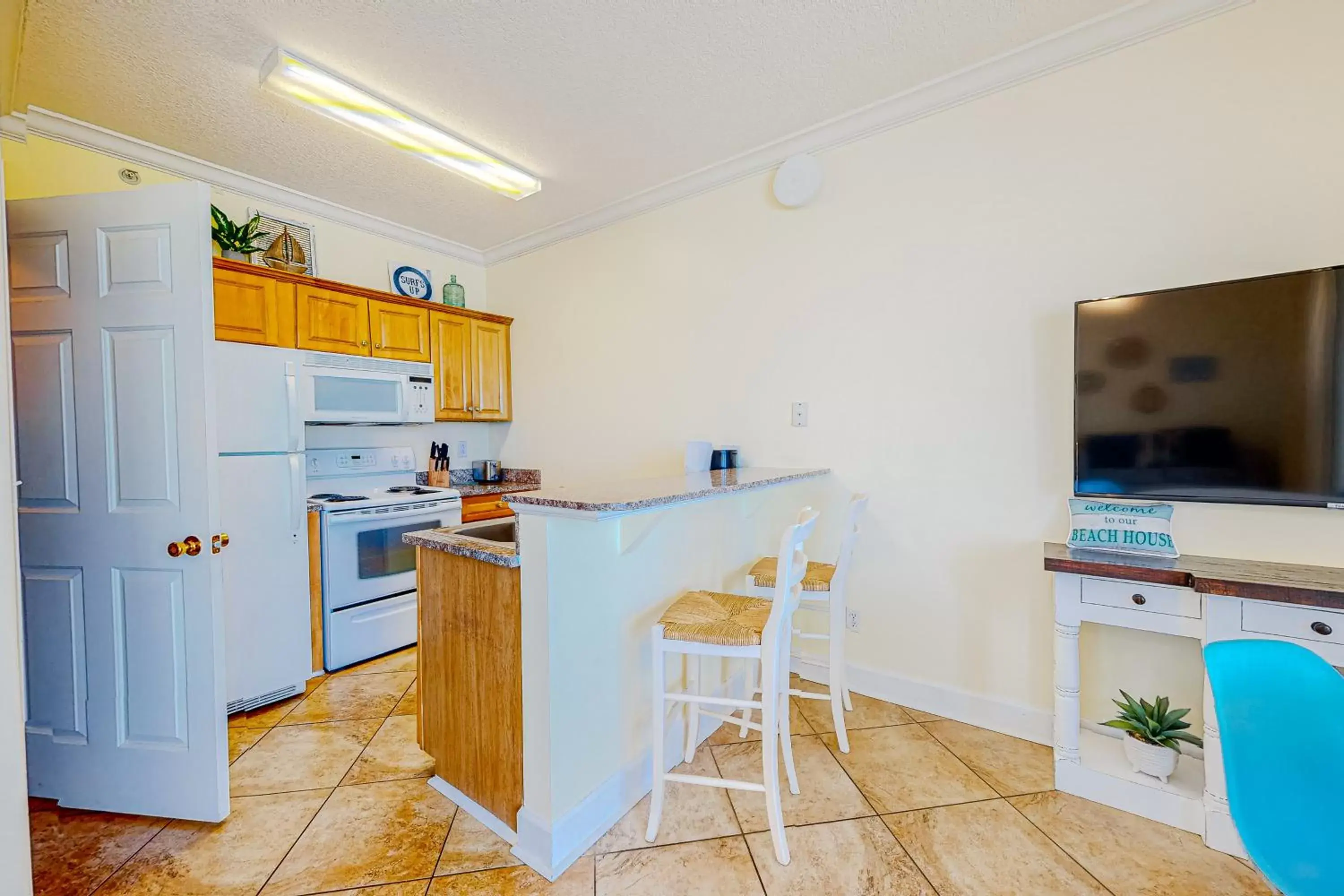 Kitchen/Kitchenette in Twin Palms 603