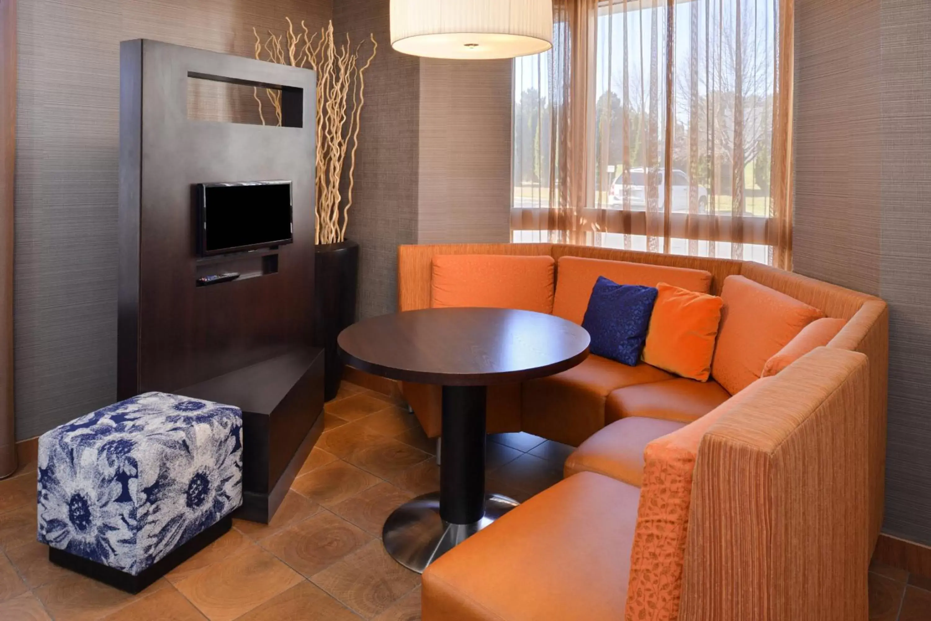 Other, Seating Area in Courtyard by Marriott Milwaukee North/Brown Deer