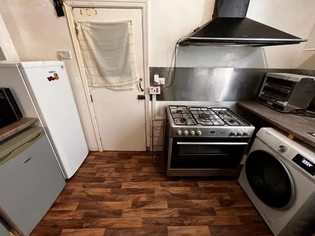 Kitchen/Kitchenette in BLACKPOOL MERCY Inn HOTEL