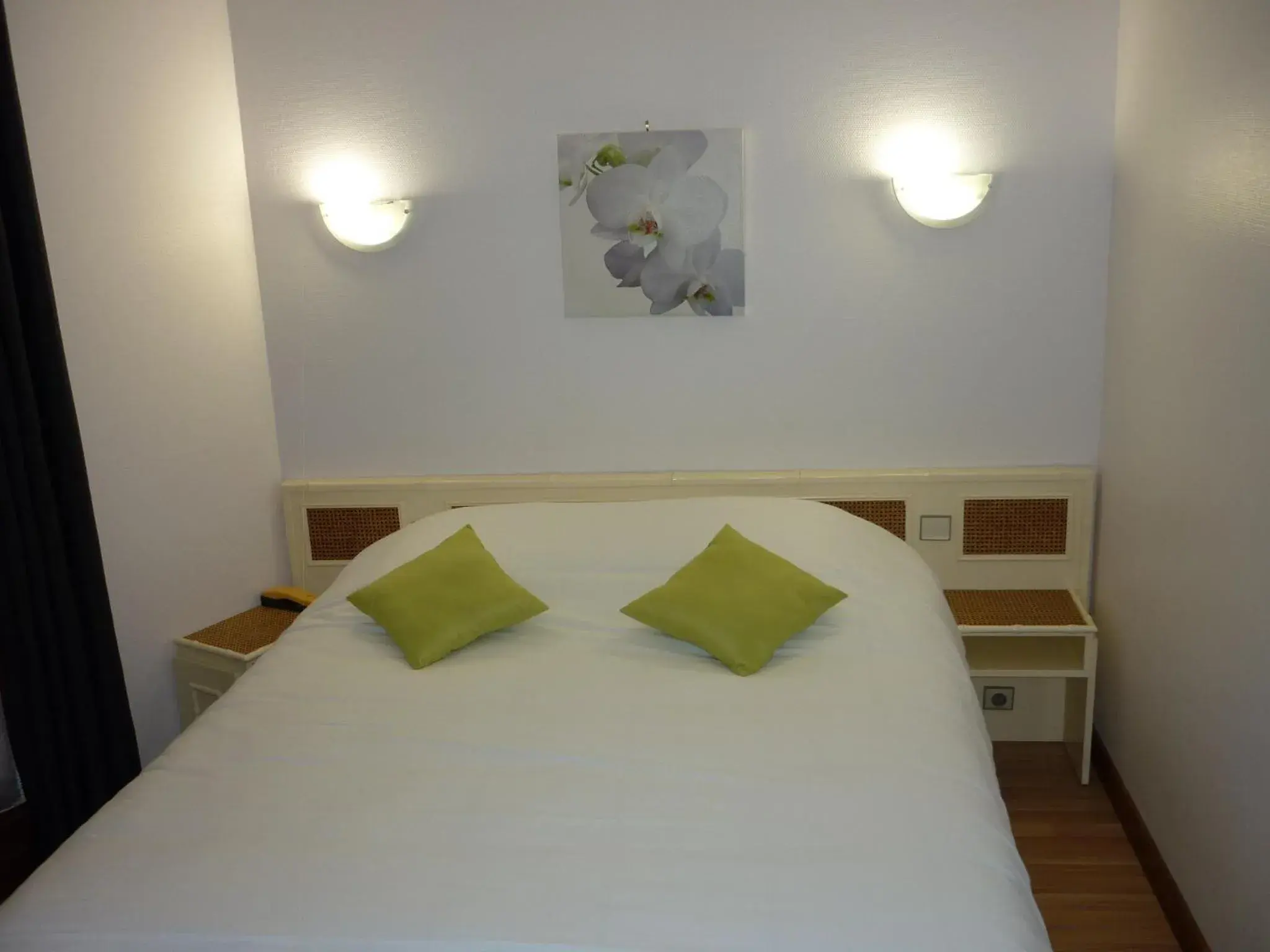 Bed in Logis Aurea Hotel