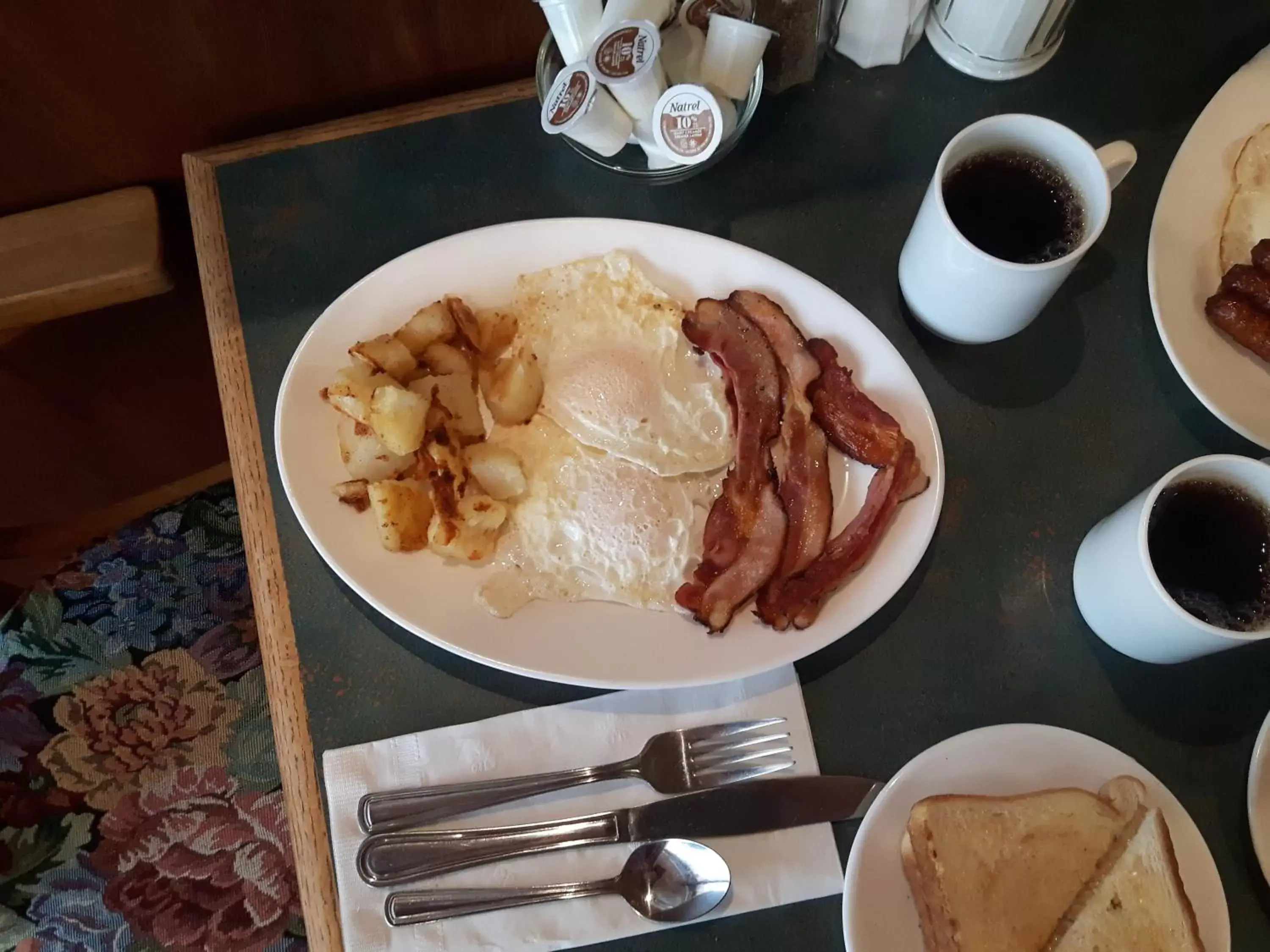 Food, Breakfast in Fuller Lake Chemainus Motel