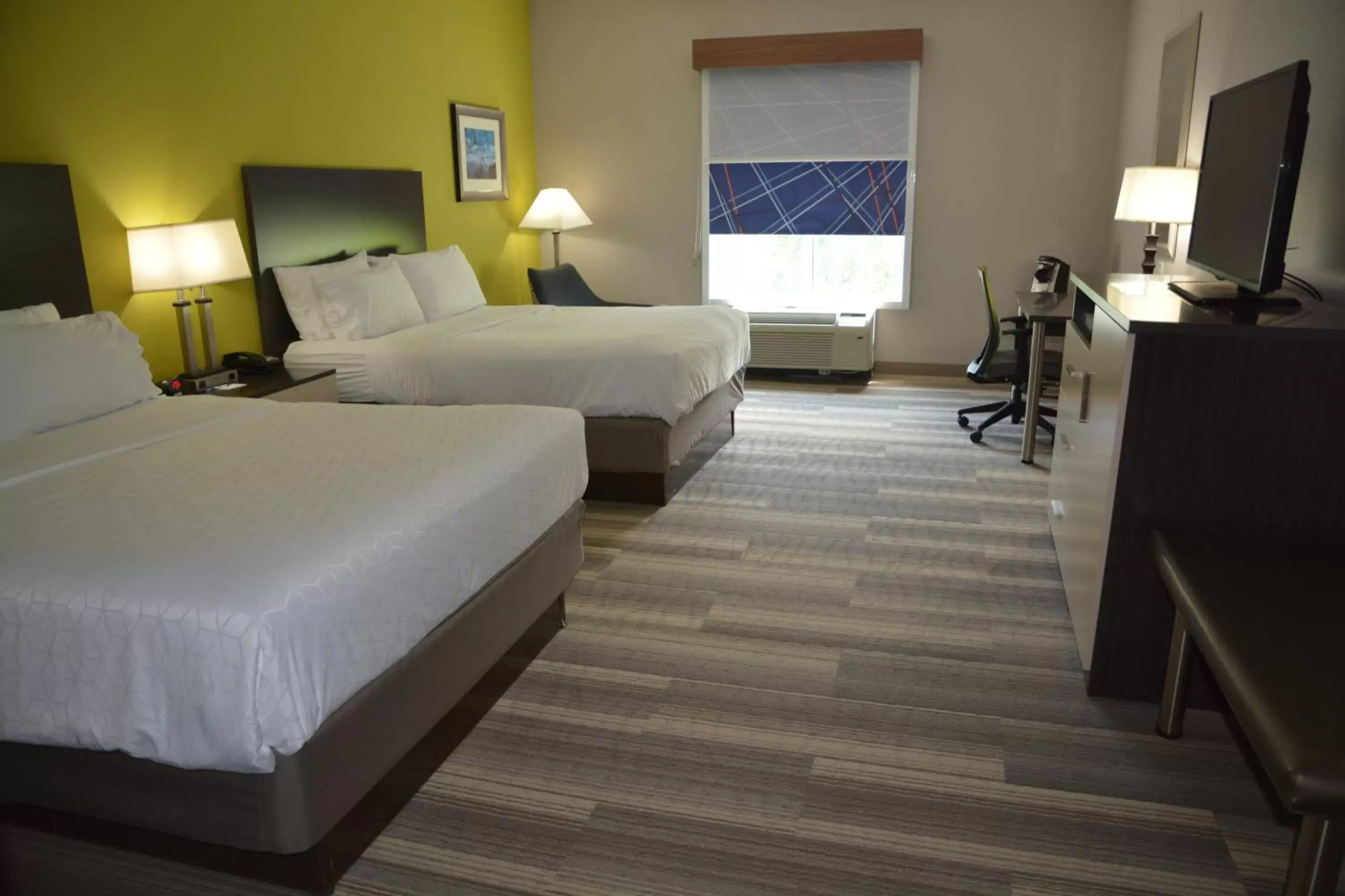 Photo of the whole room, Bed in Holiday Inn Express & Suites Caryville, an IHG Hotel