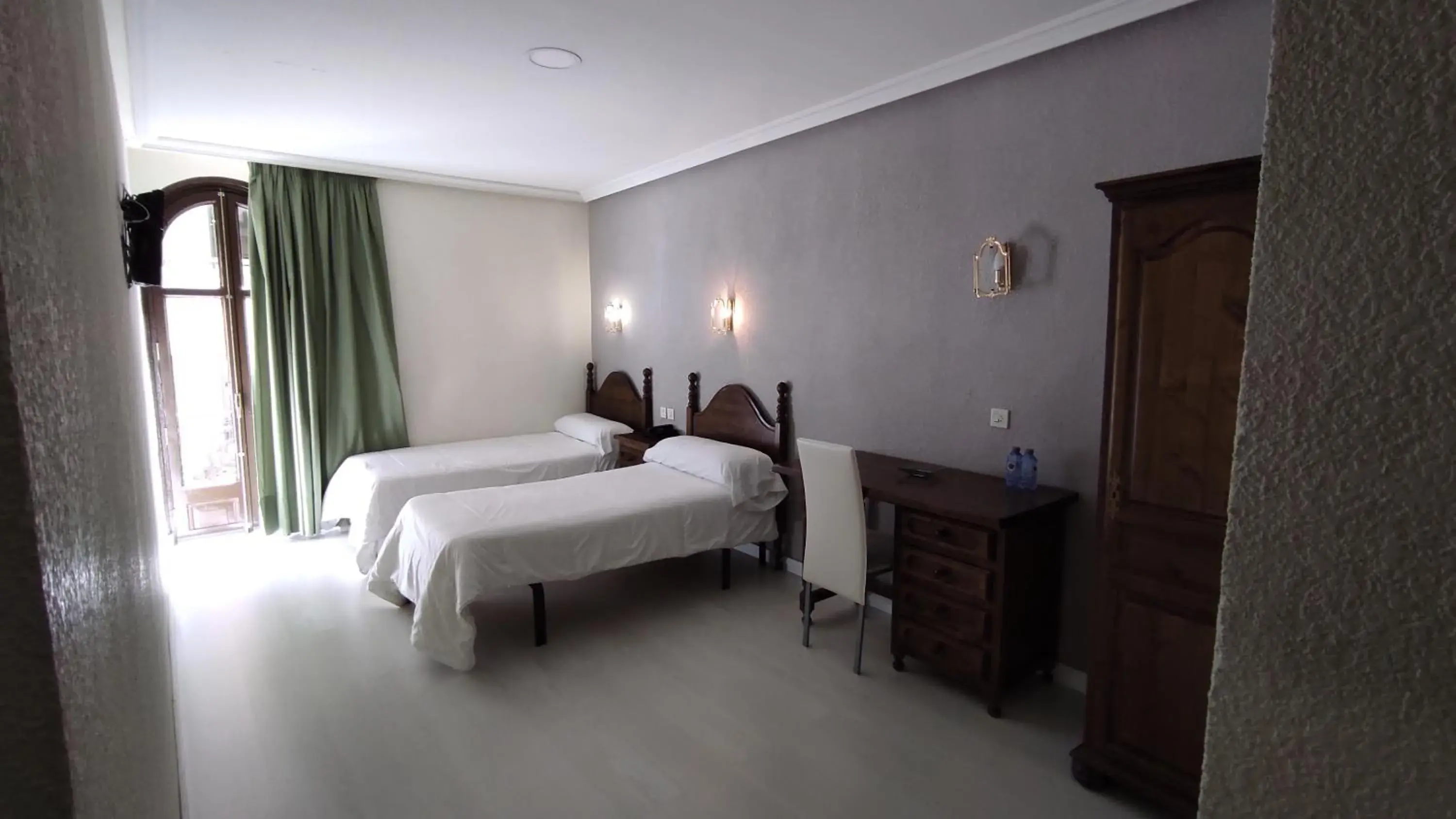 Bedroom, Bed in Emperatriz II