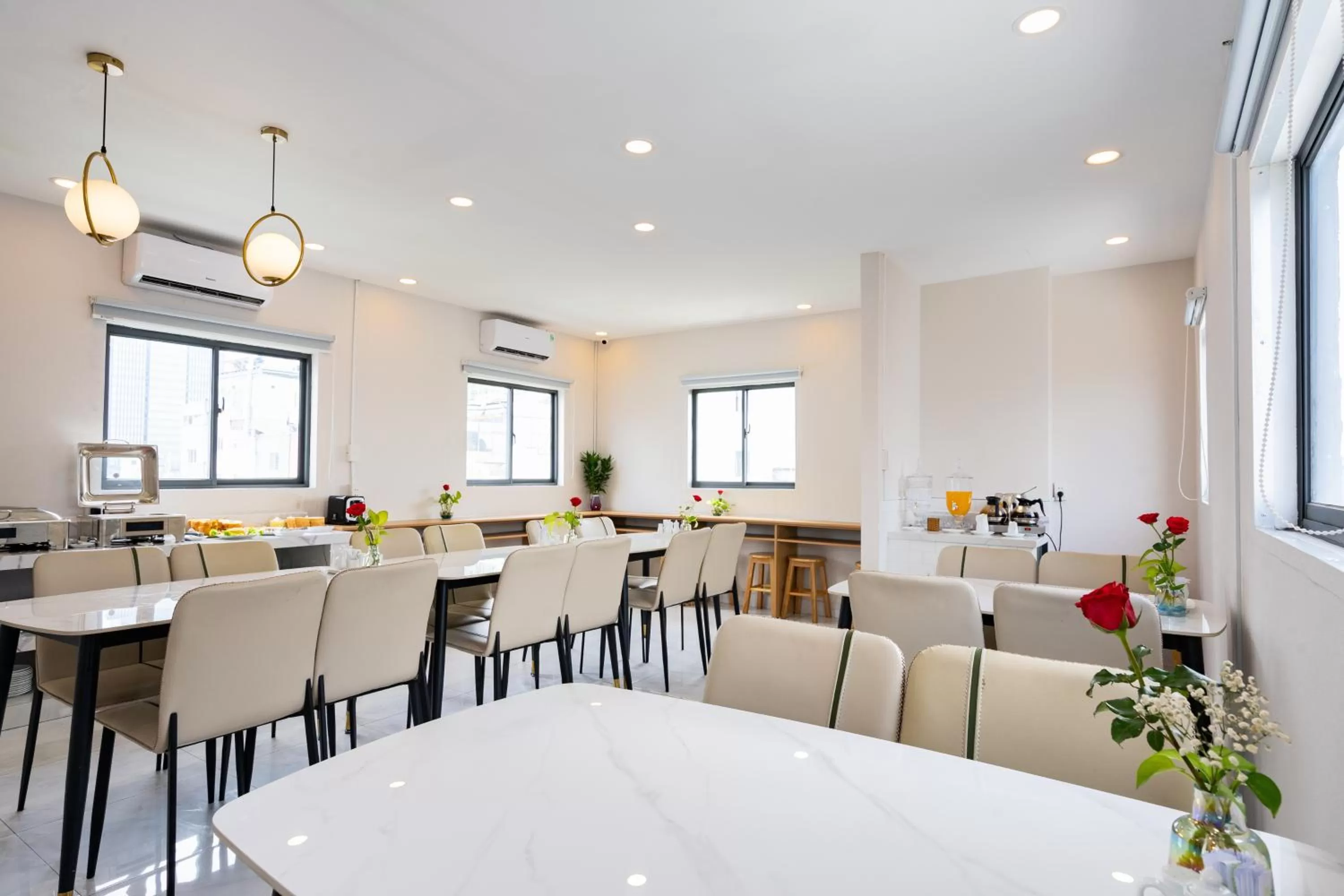 Restaurant/places to eat in A&A Toronto Hotel