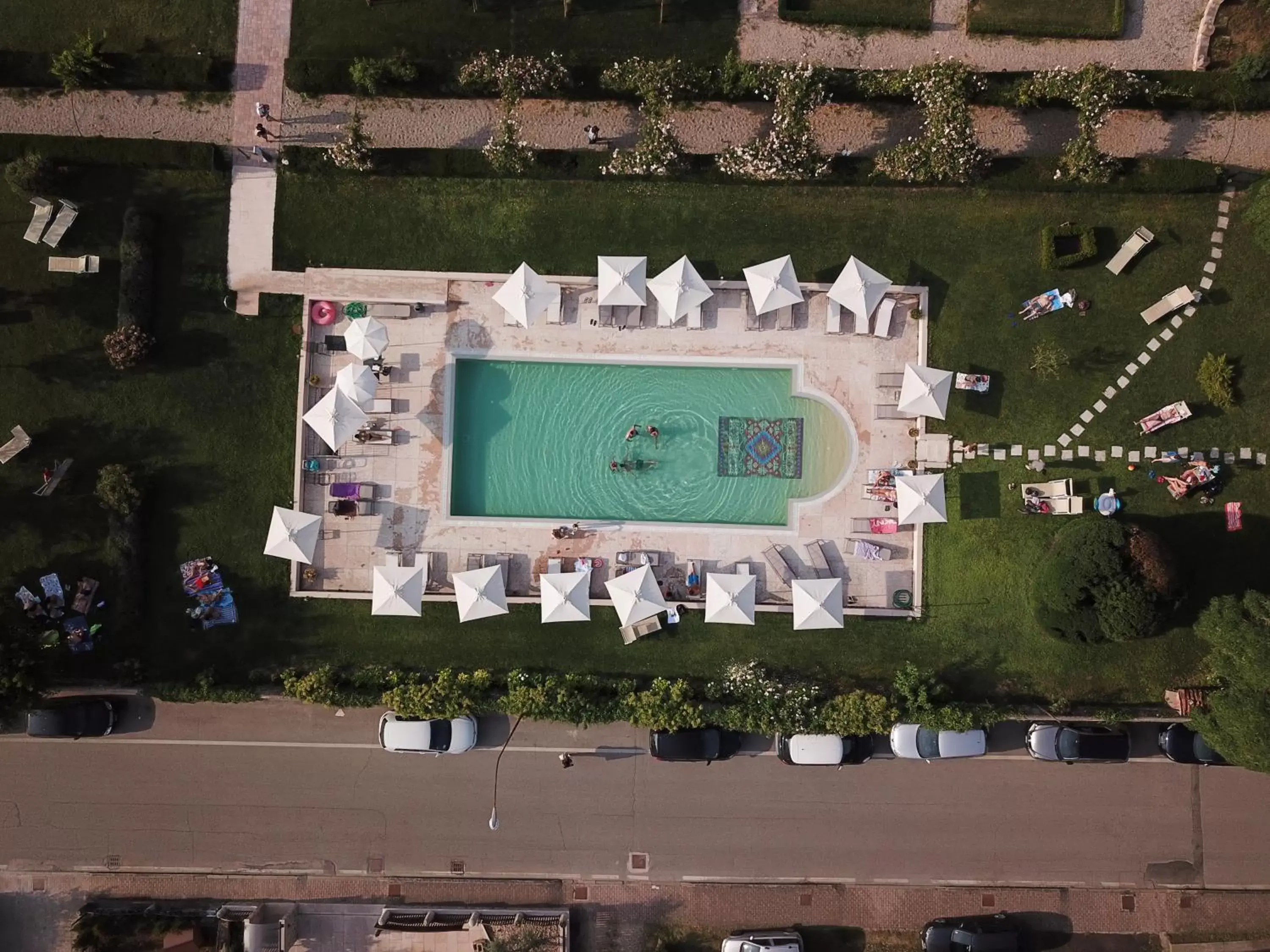 Pool view, Bird's-eye View in B&B Villa Nichesola