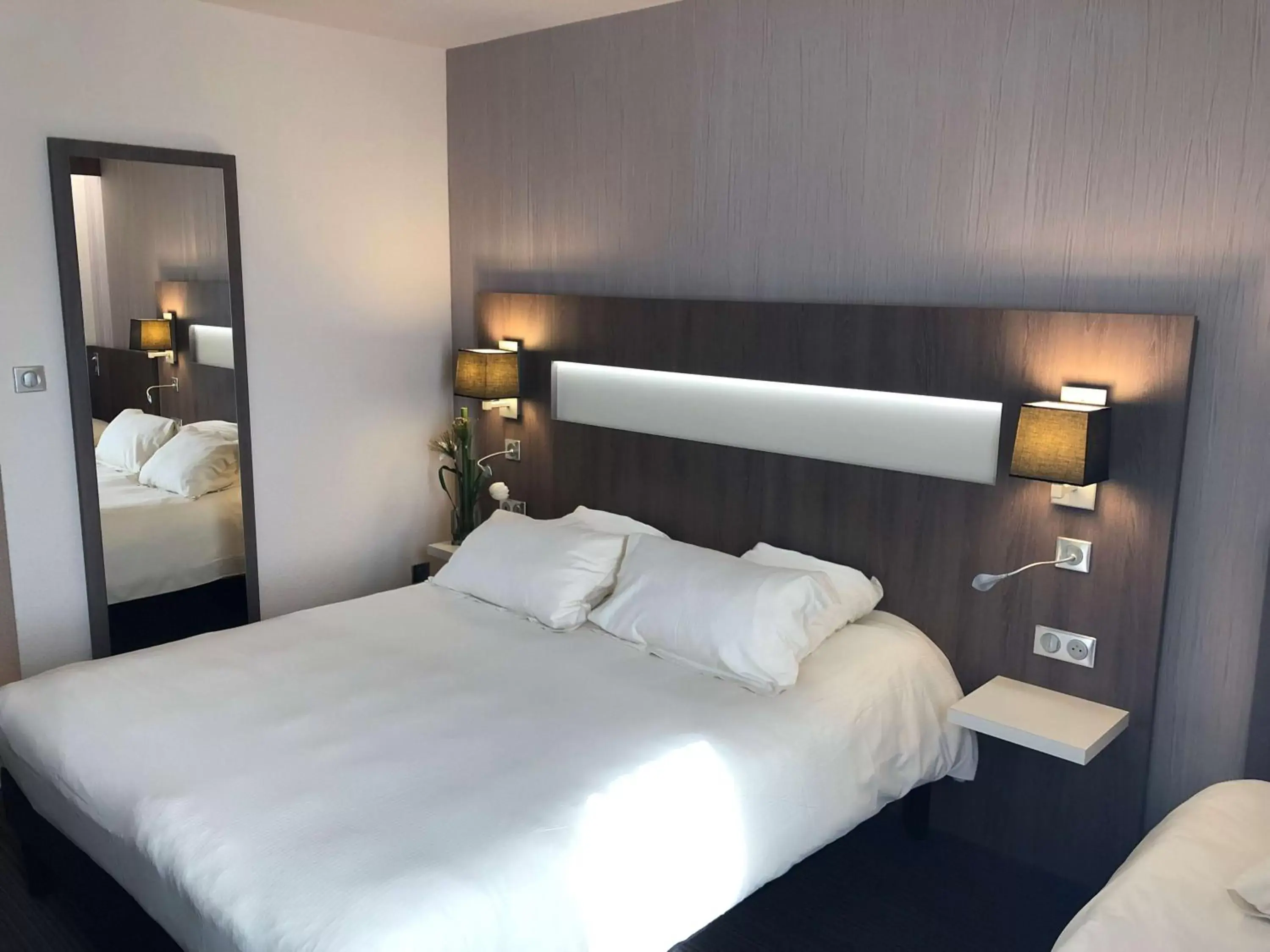 Photo of the whole room, Bed in Best Western Marseille Aeroport