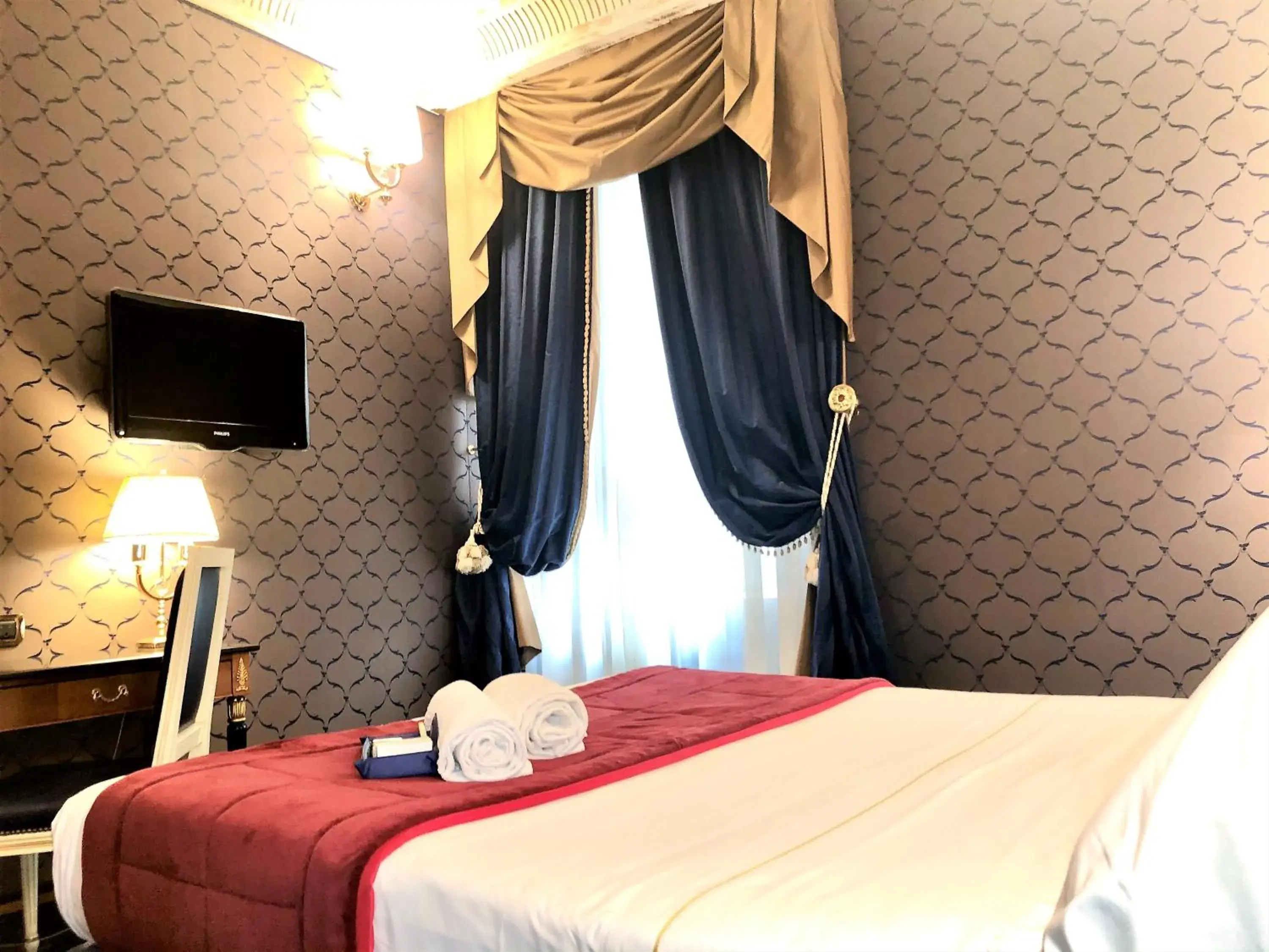 View (from property/room), Bed in Hotel Manfredi Suite In Rome