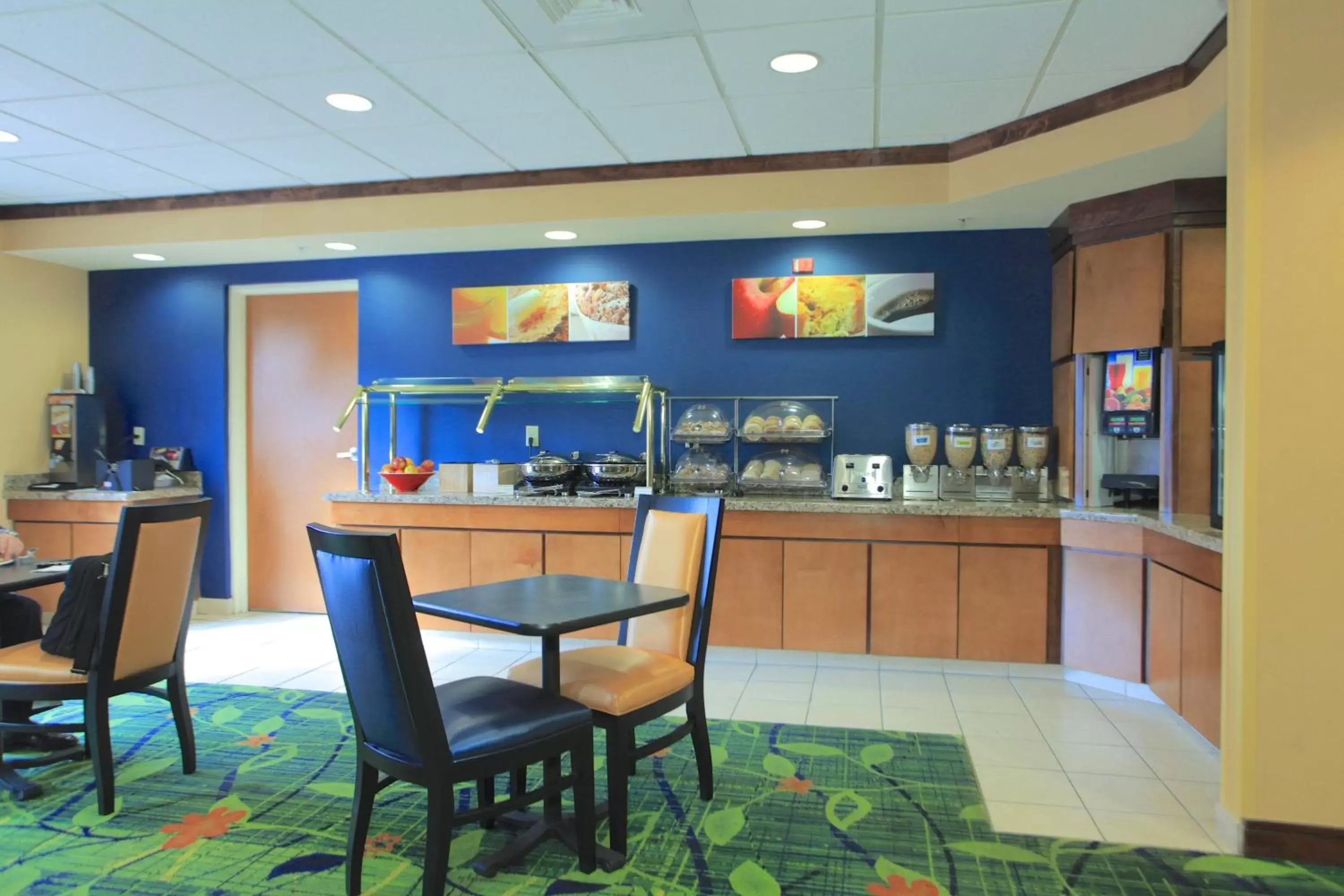 Breakfast, Restaurant/Places to Eat in Fairfield Inn and Suites Jacksonville Beach