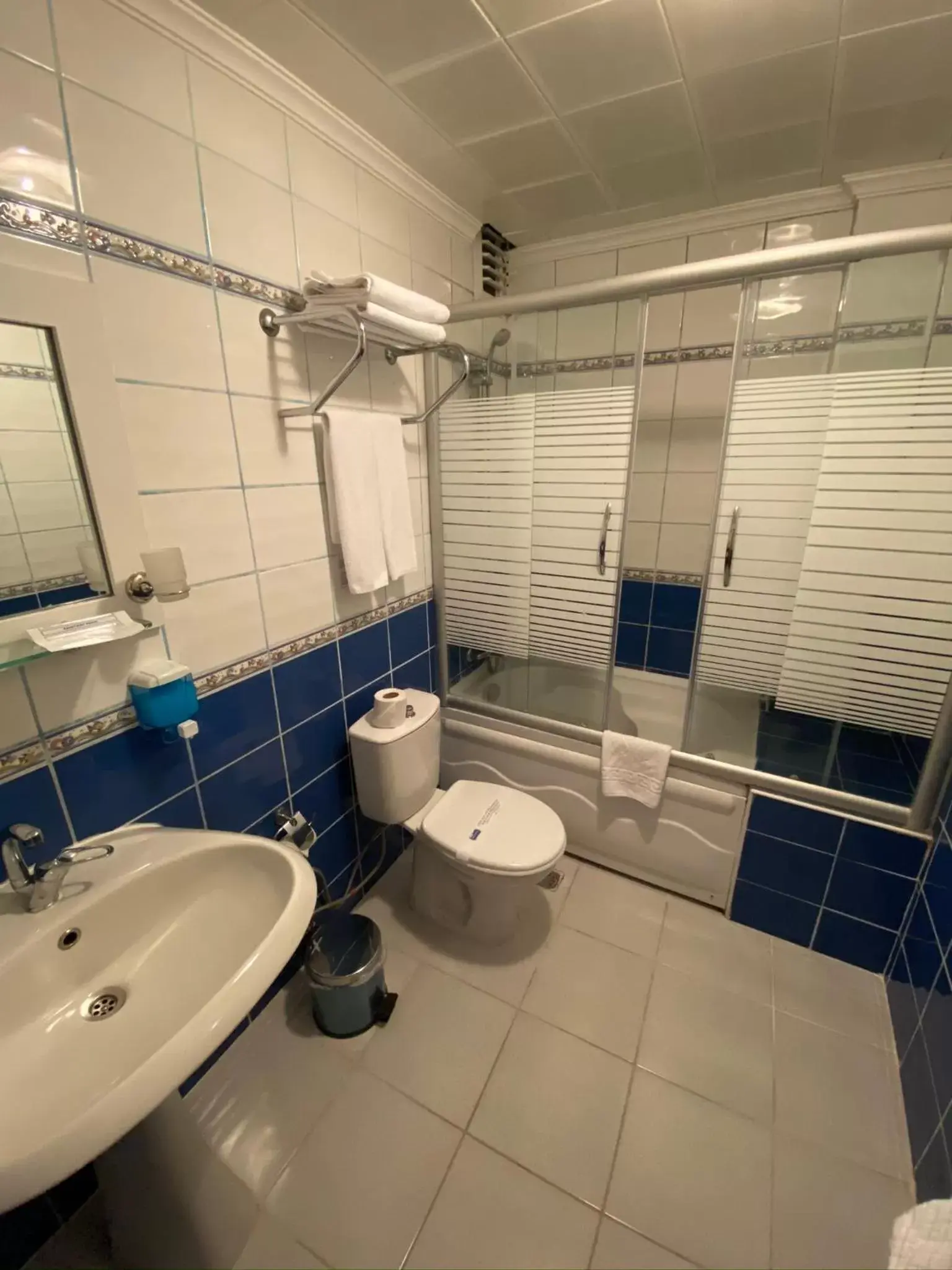 Bathroom in Anzac Hotel