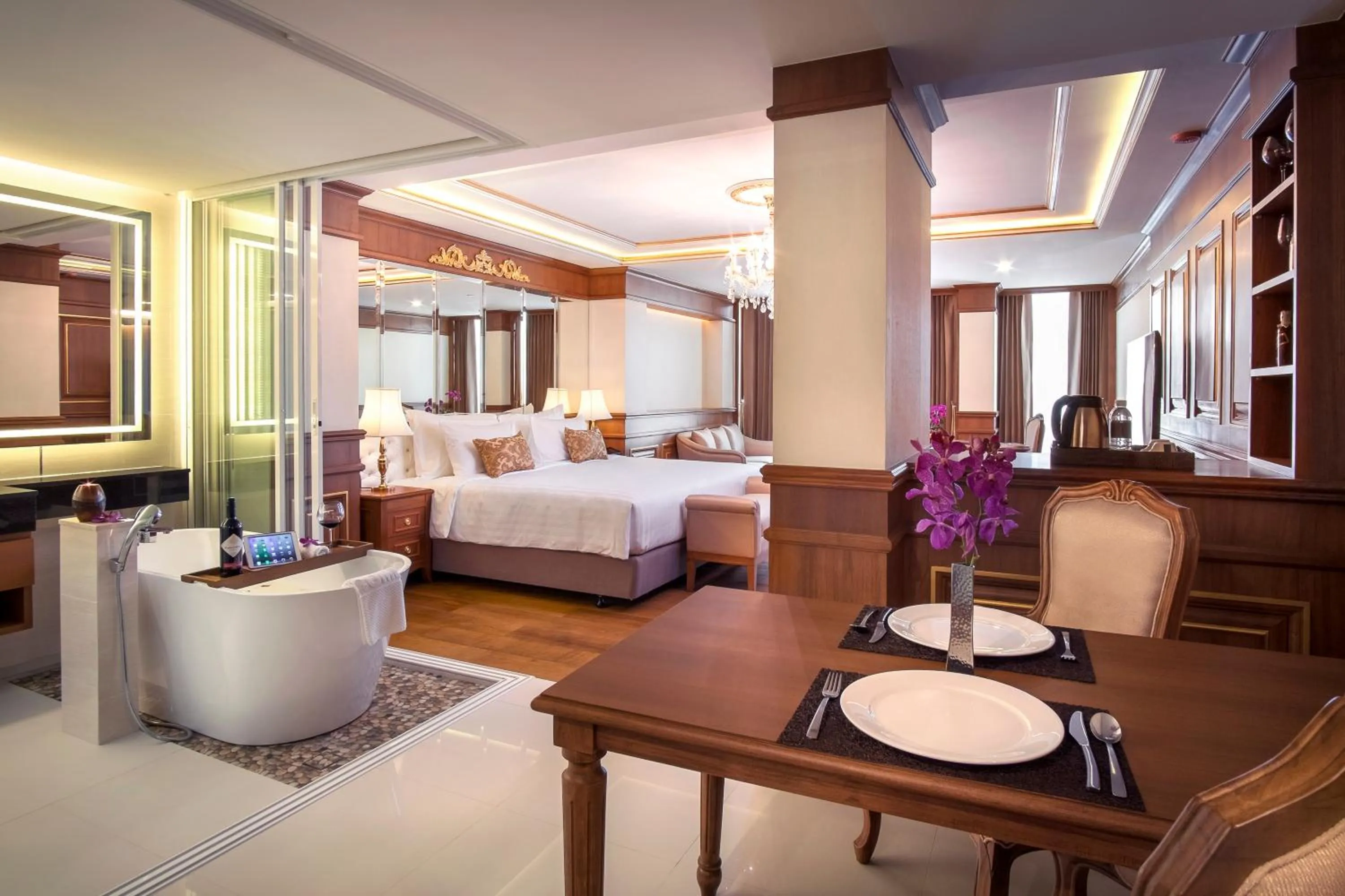 Photo of the whole room, Bed in Amaranta Hotel